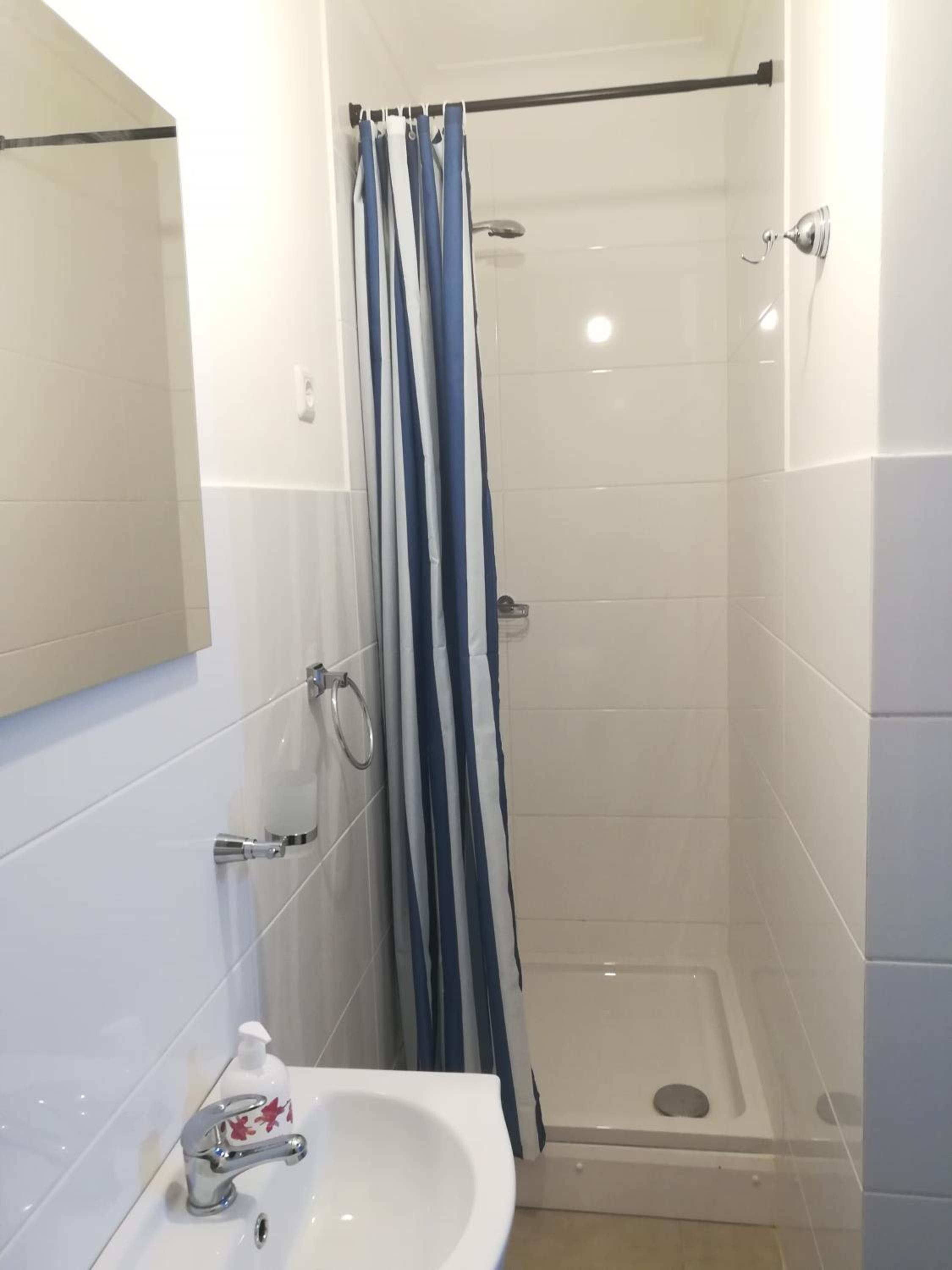 Double Room with Private Bathroom - Photo 5