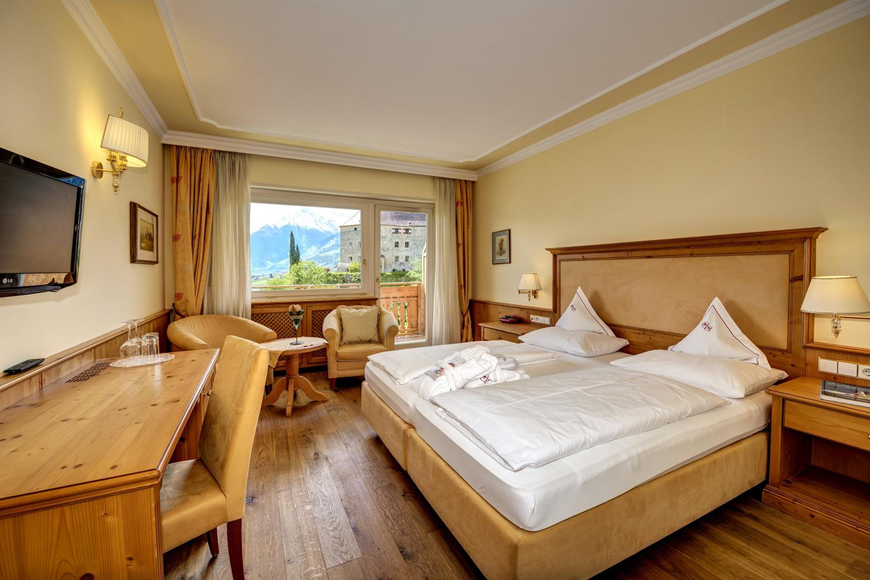 Classic Double Room with Balcony