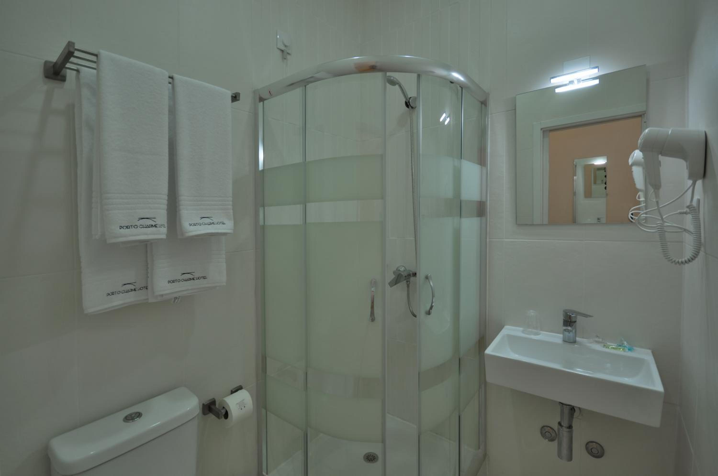 Twin Room thumbnail 5