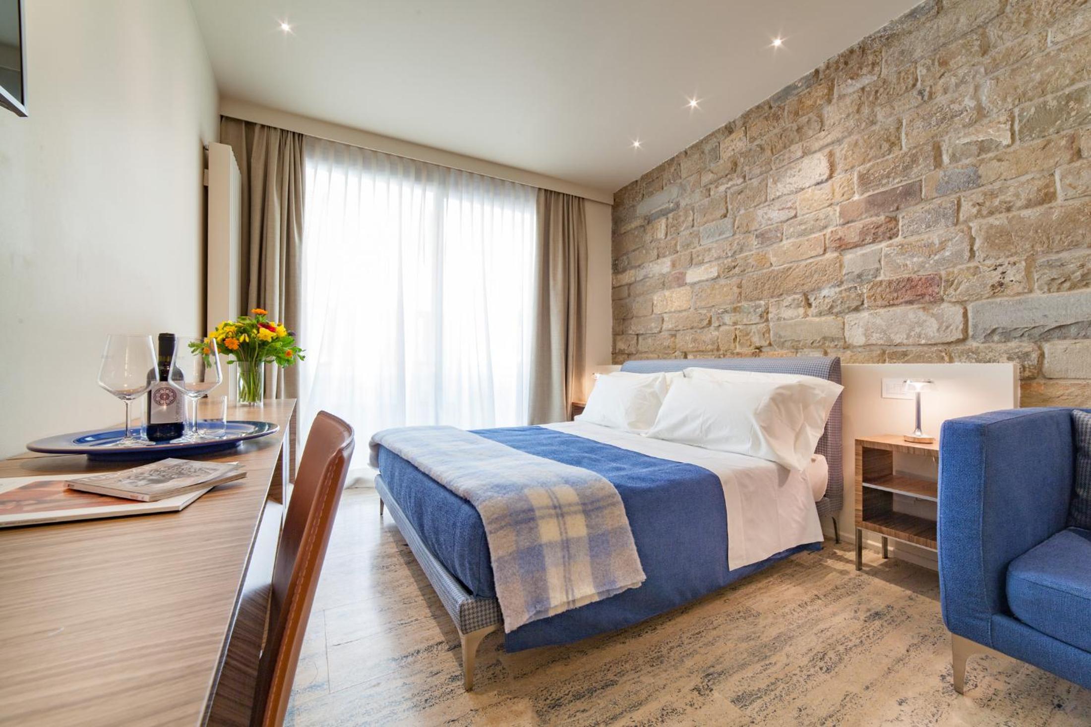 Large Double Room photo 1