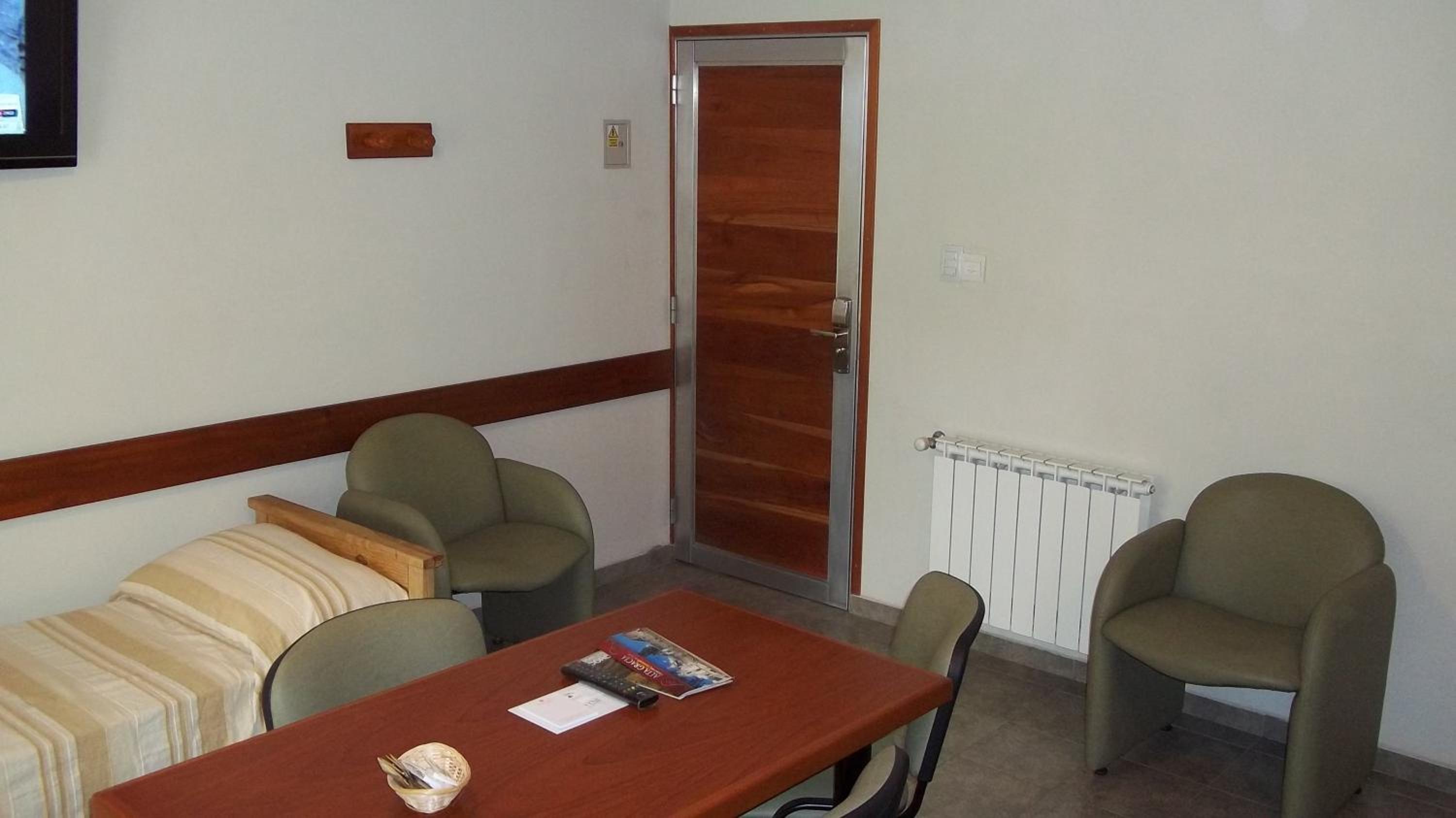 Standard One-Bedroom Apartment (3 adults) photo 1