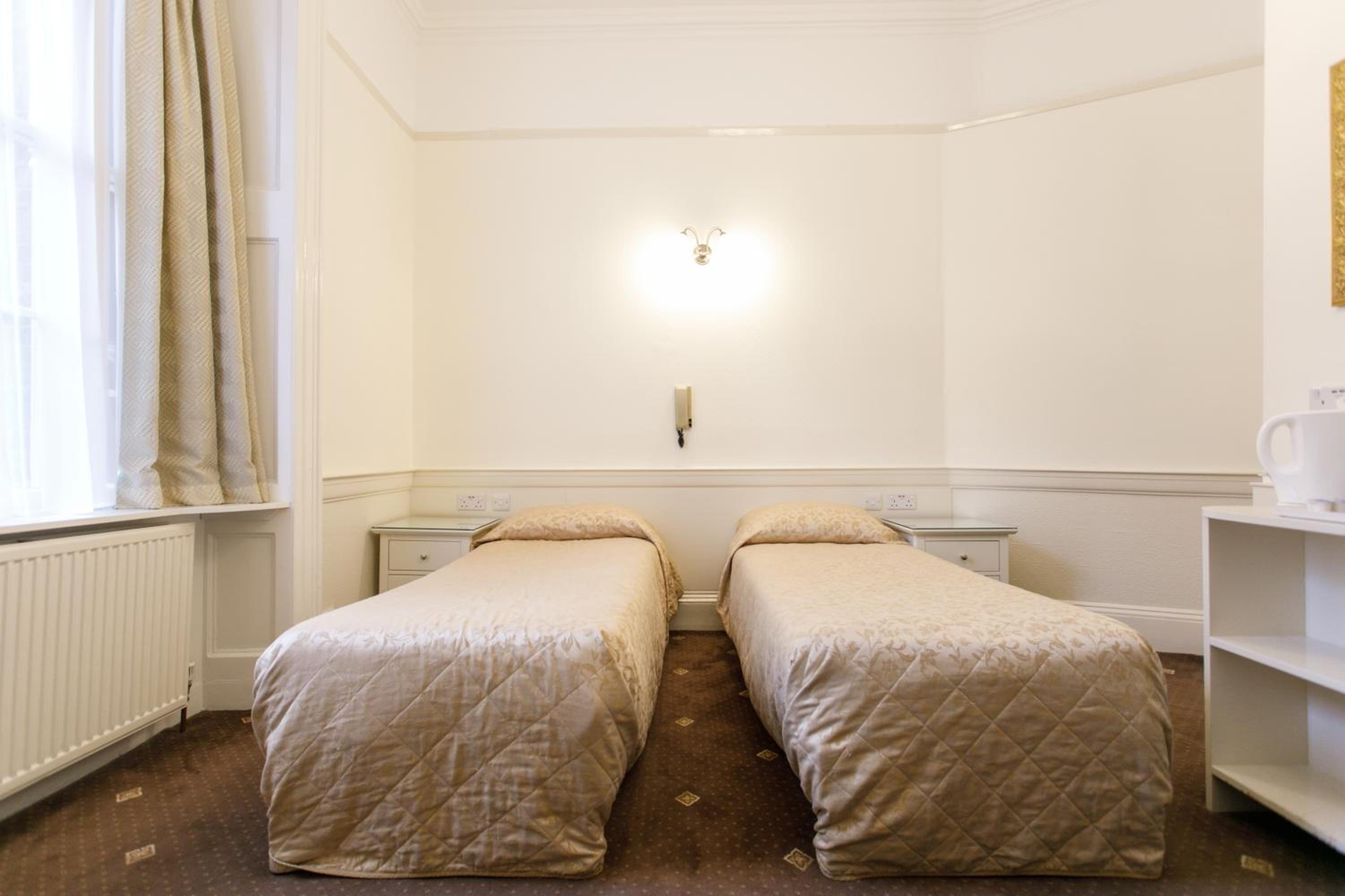 Double or Twin Room with Bathroom photo 2