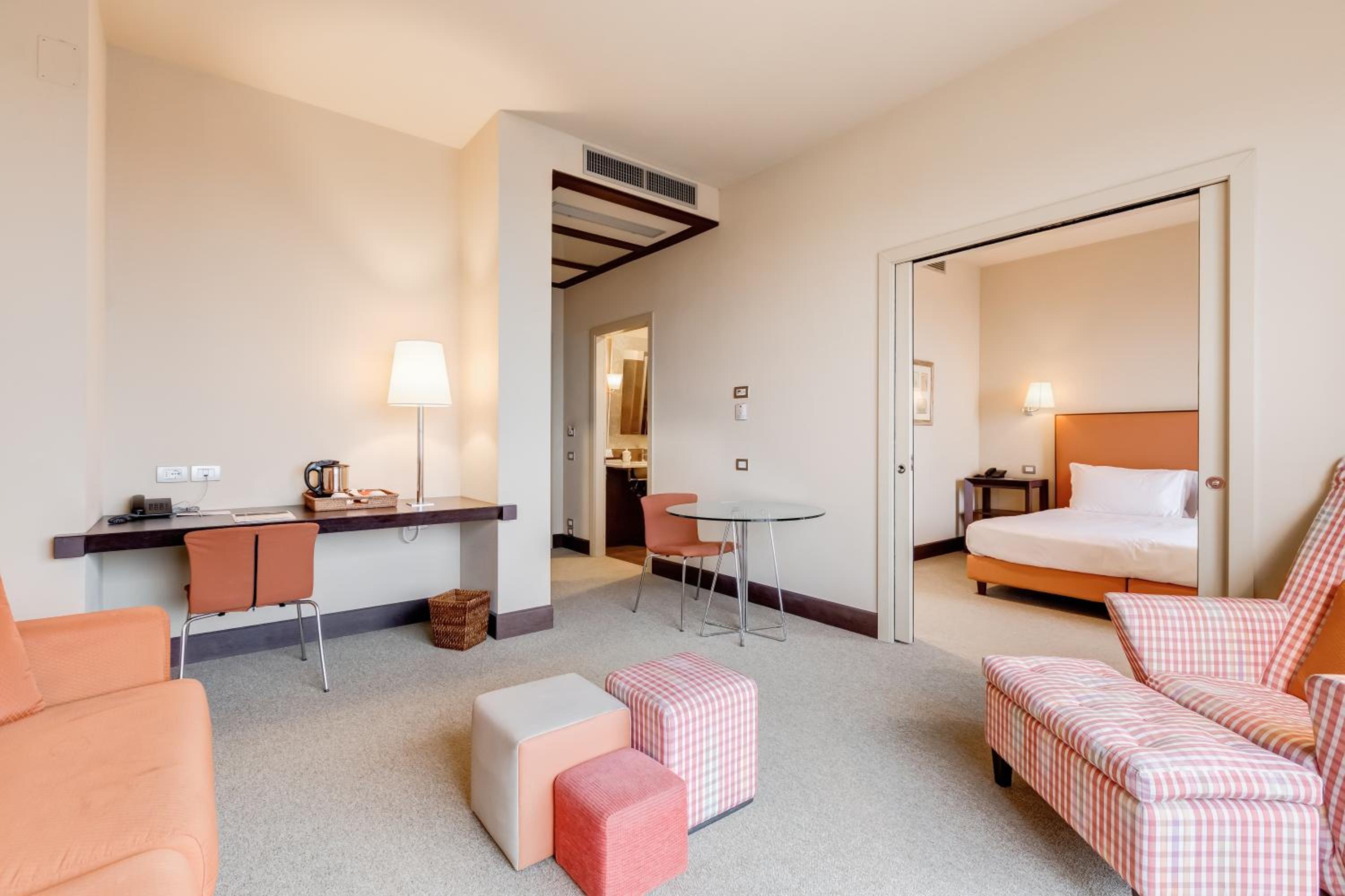 Junior Suite with One King Bed and Sofa Bed  - Photo 7