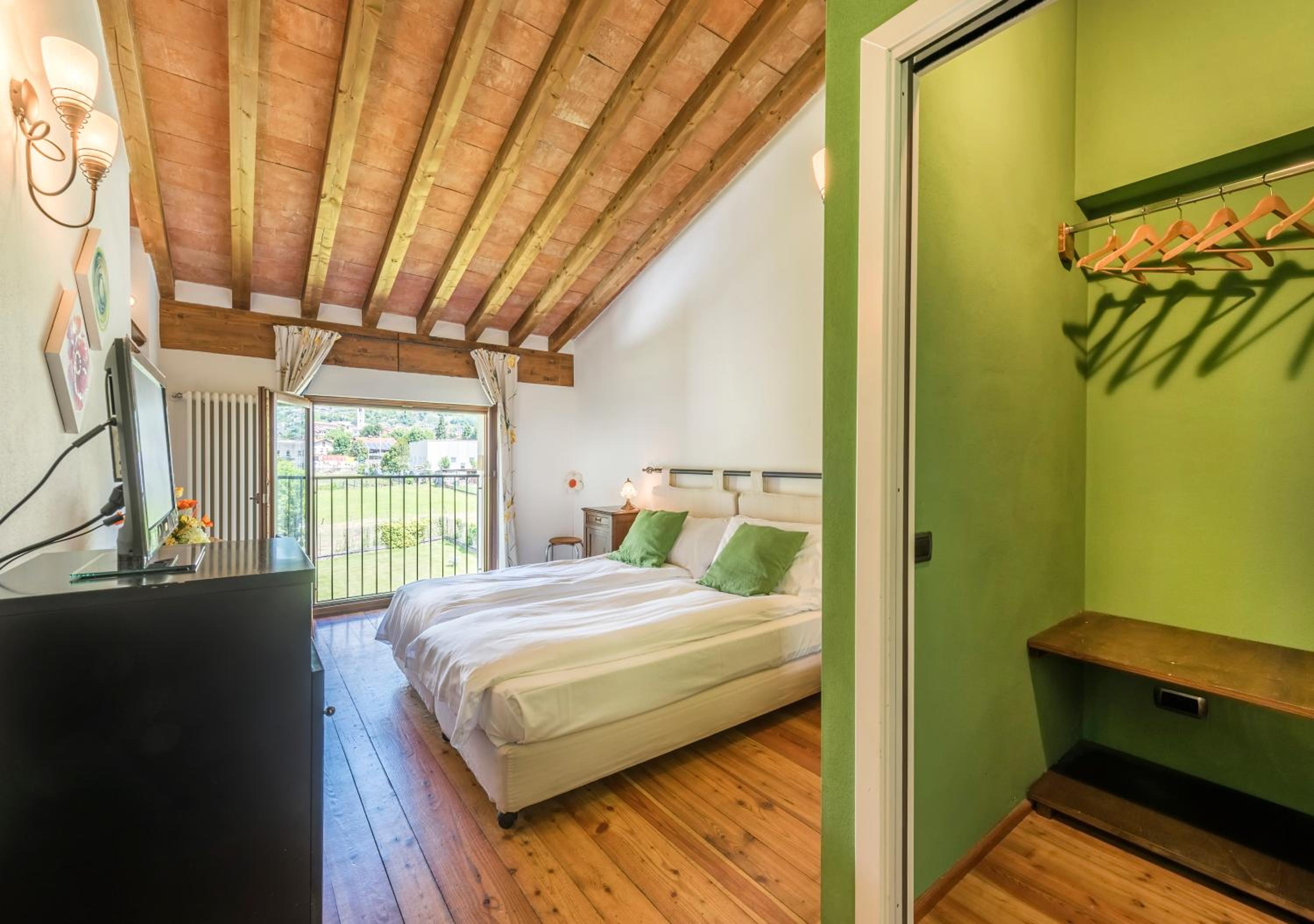 Double Room with Spa Bath photo 2