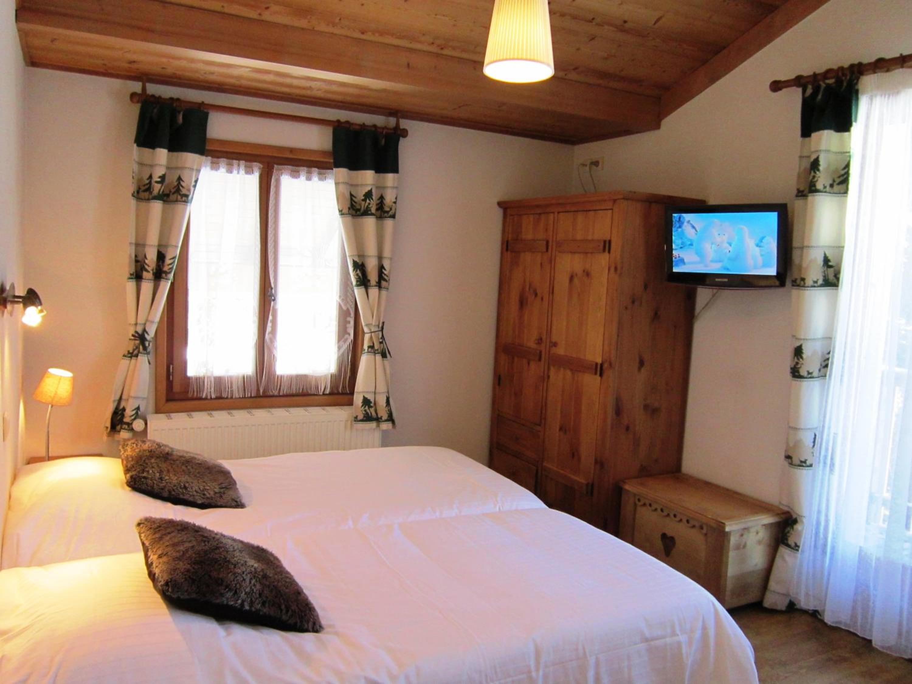 Double or Twin Room - Photo 8