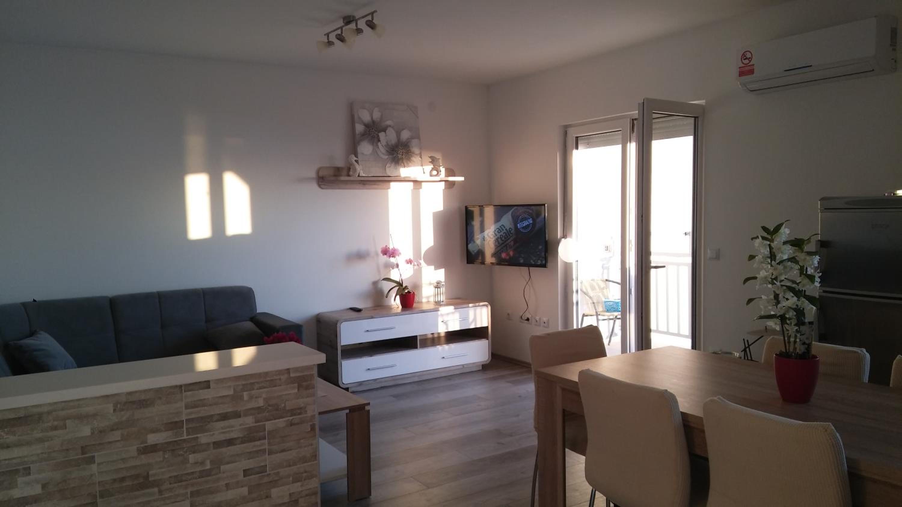 Apartment photo 1