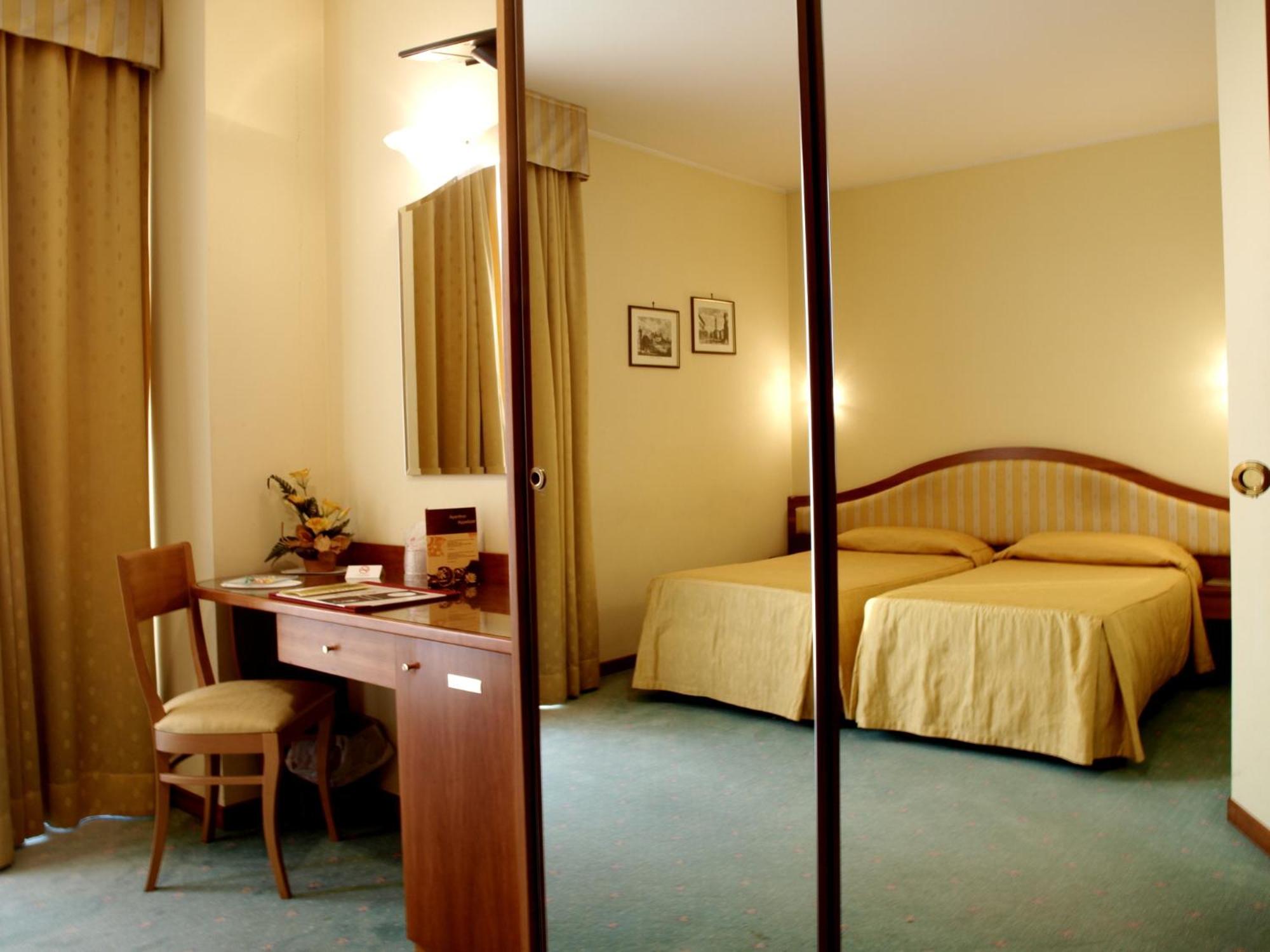 Classic Double or Twin Room - Photo 1