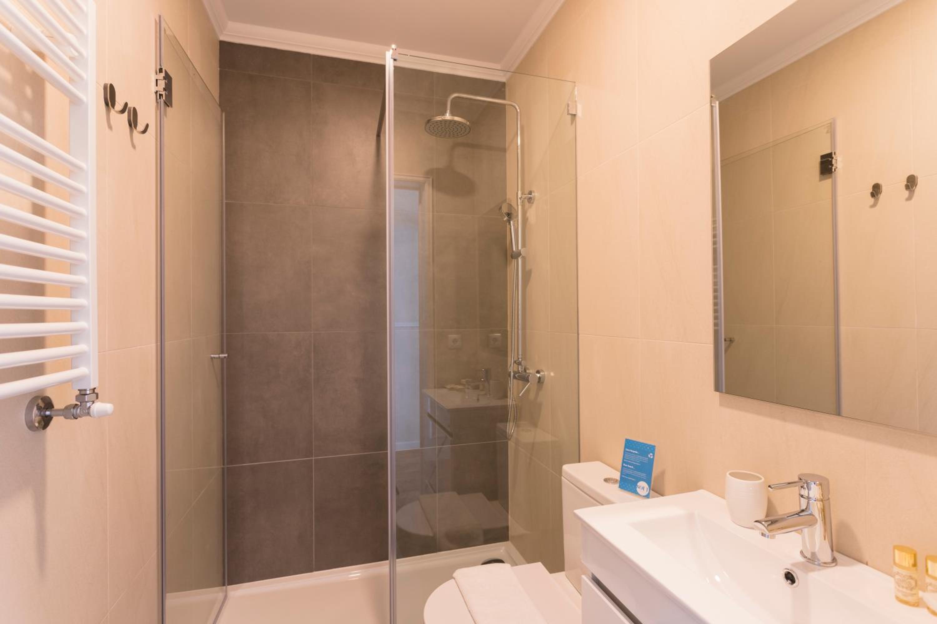 Double or Twin Room with Private Bathroom photo 2