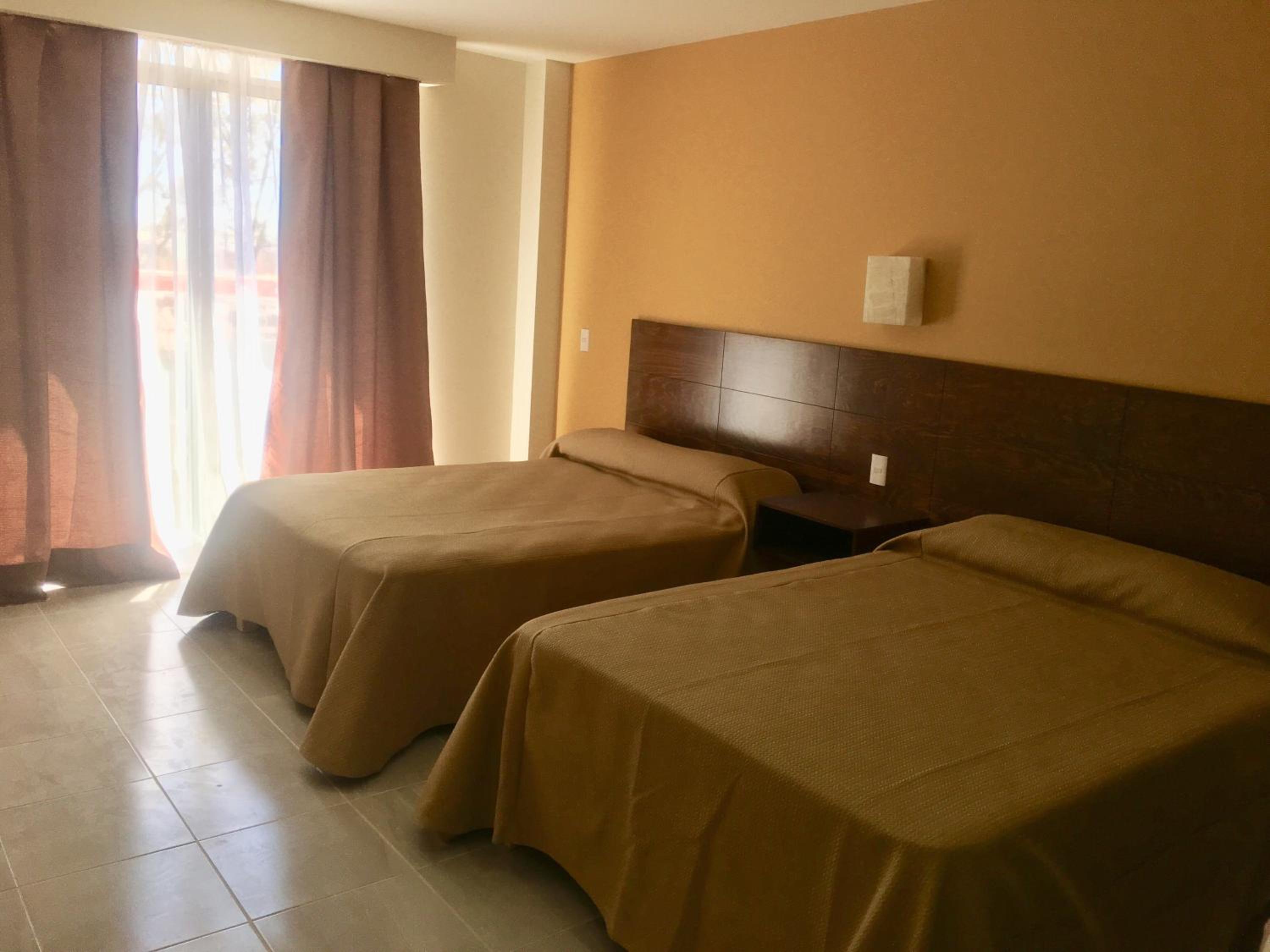 Deluxe Double Room with Two Double Beds - Photo 4