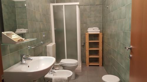 One-Bedroom Apartment - Lake View photo 2