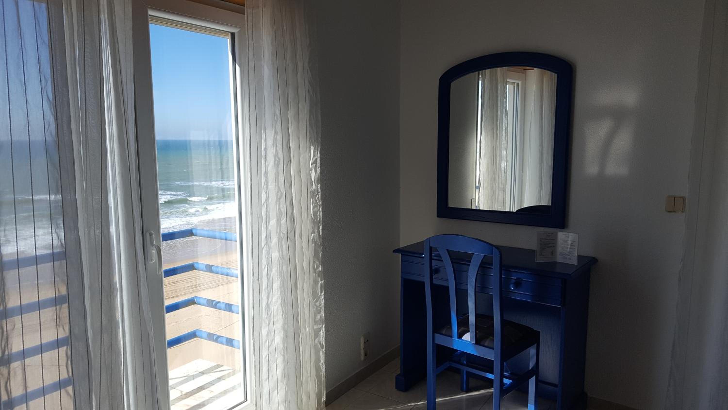One-Bedroom Apartment with Sea View - Photo 45