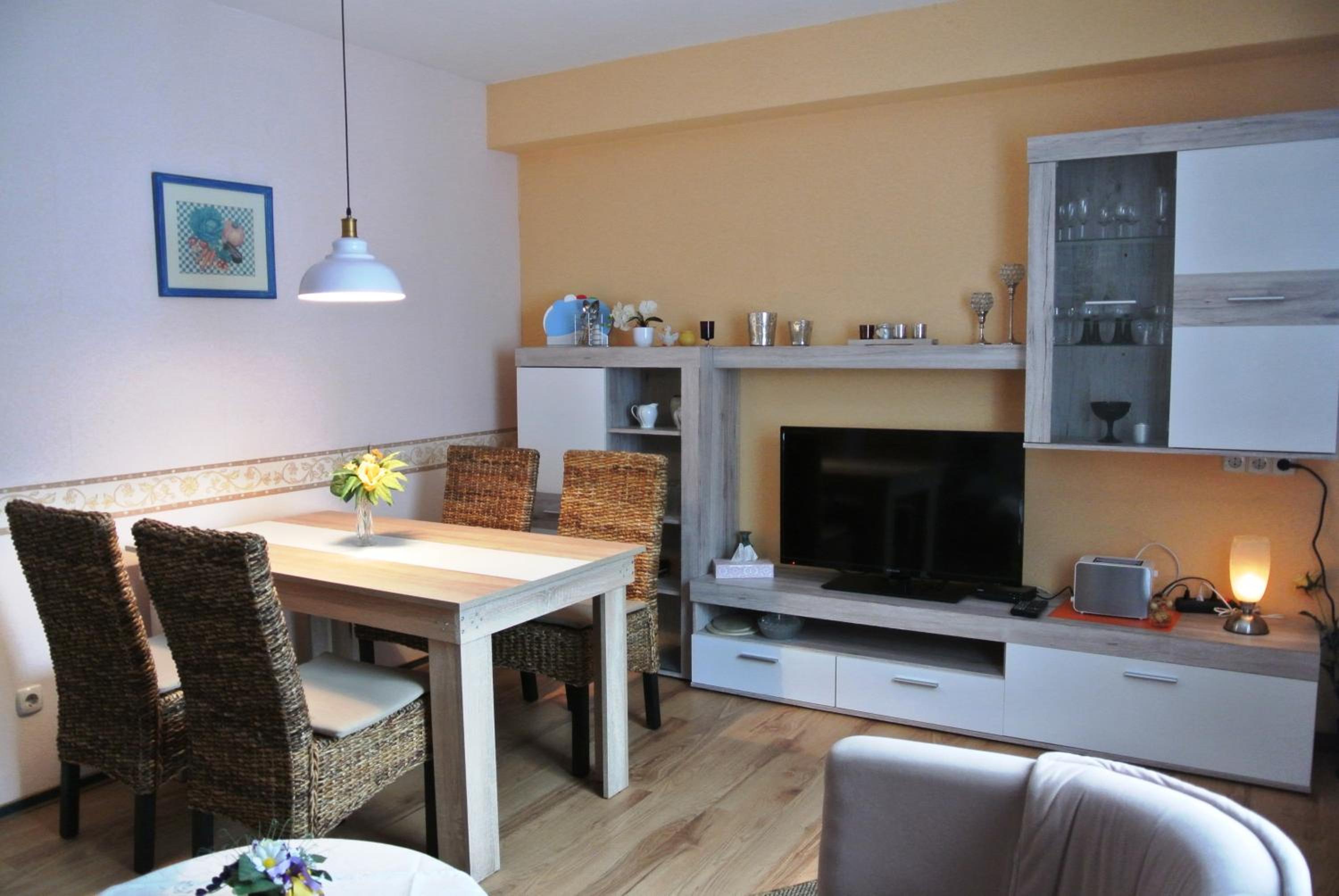 One Bedroom Apartment with Mountain View photo 3