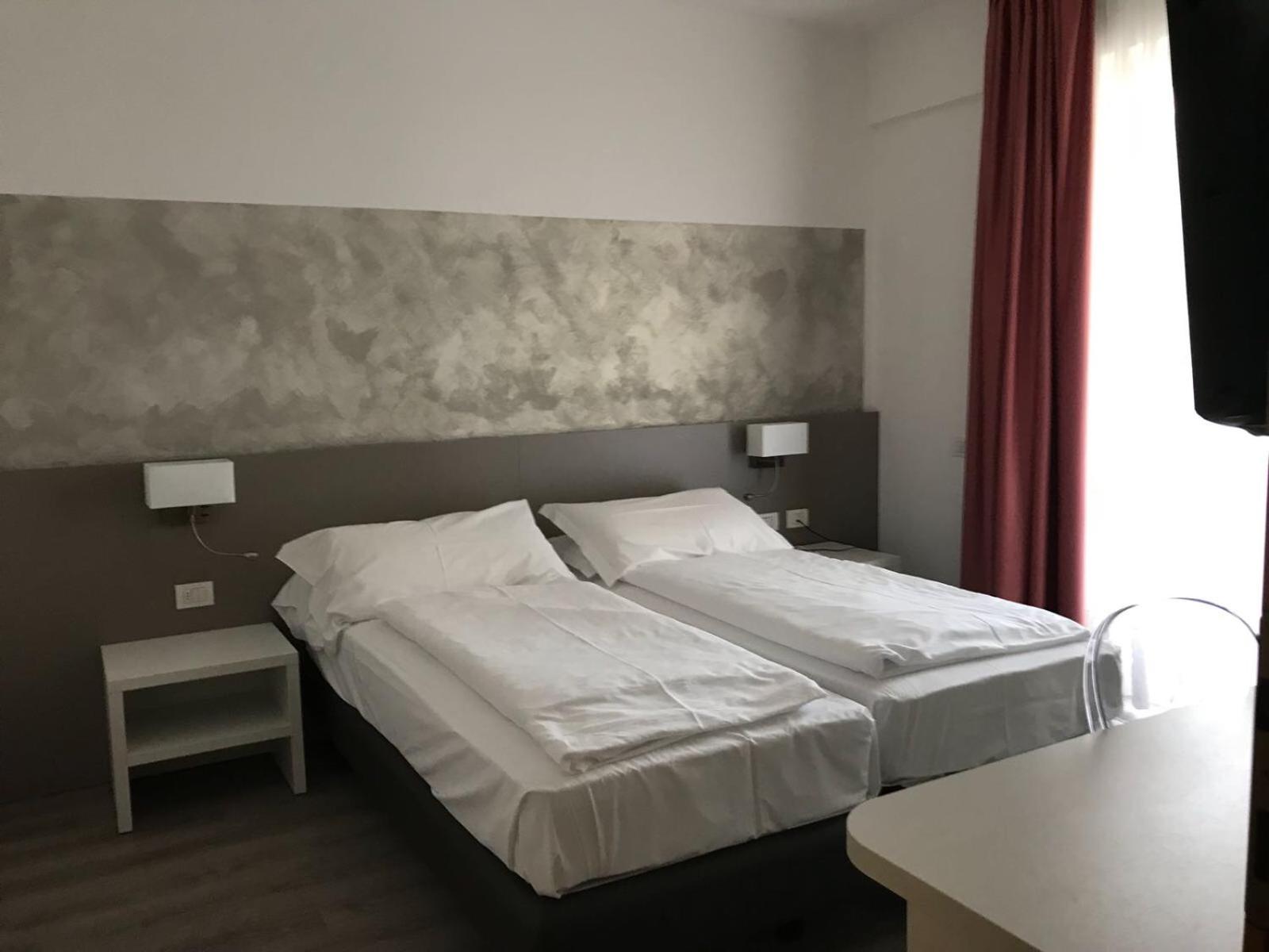 Double or Twin Room photo 3