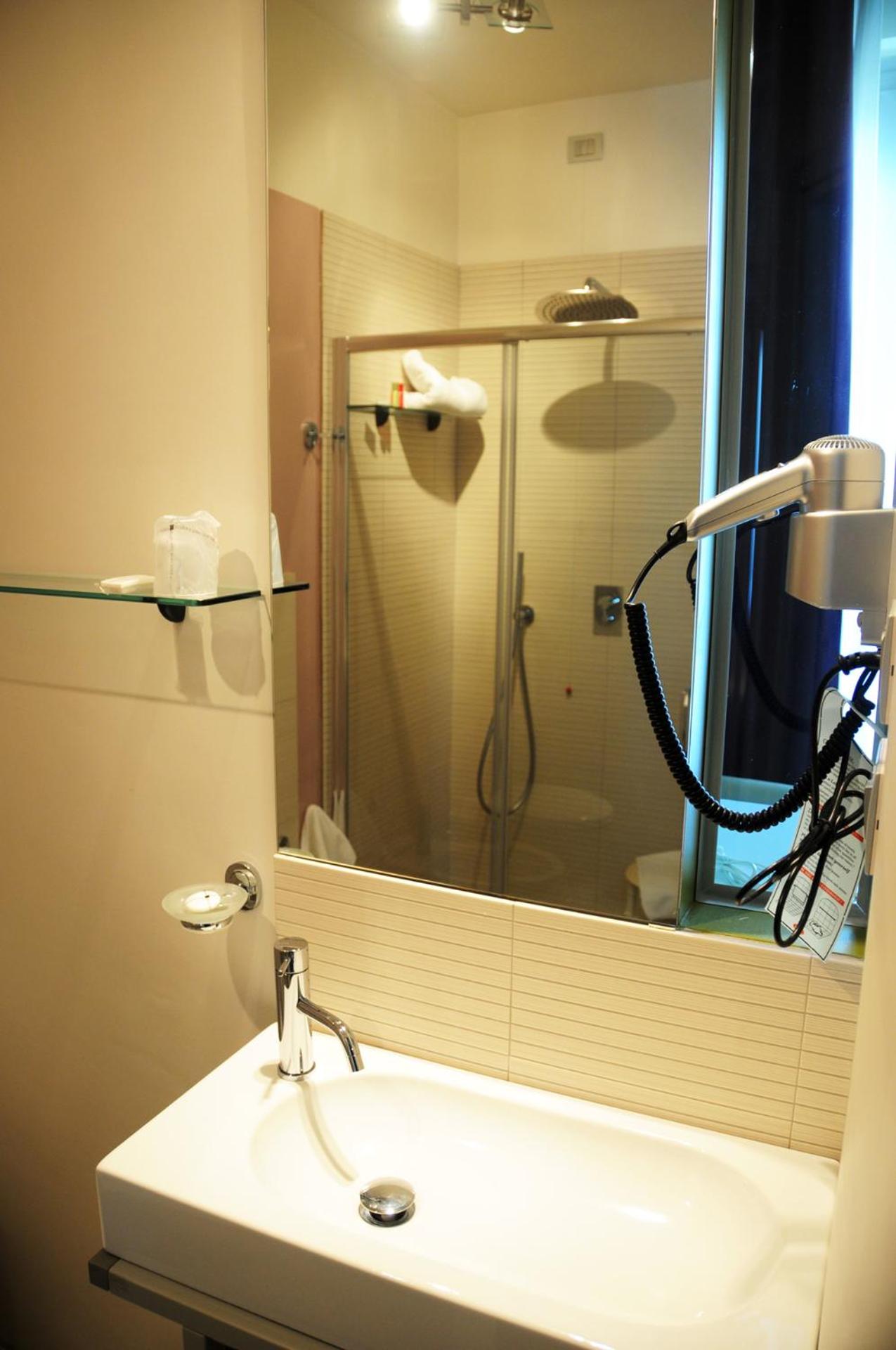 Budget Double Room photo 2