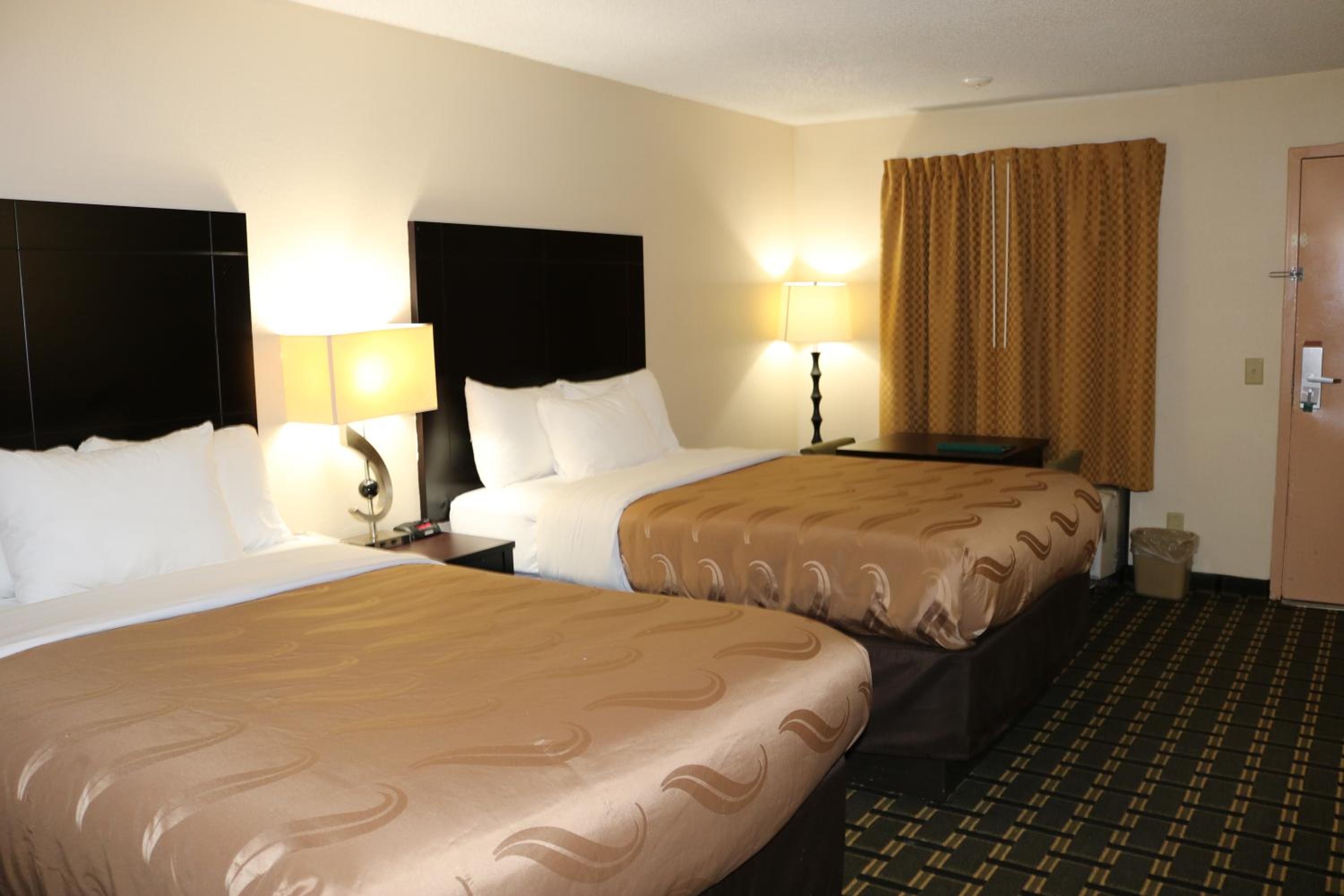 Double Room with Two Double Beds - Non-Smoking - Photo 3