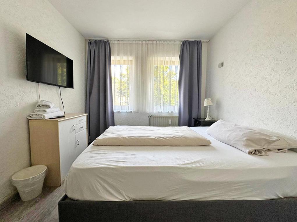 Single Room with Shared Bathroom