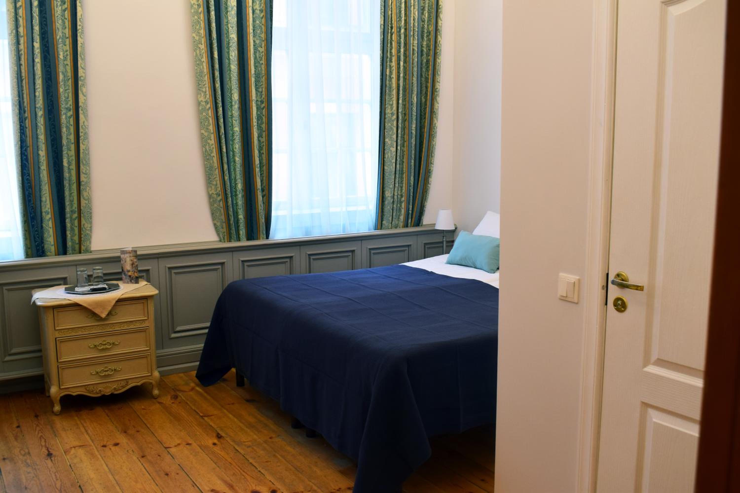 Economy Double Room - Photo 13