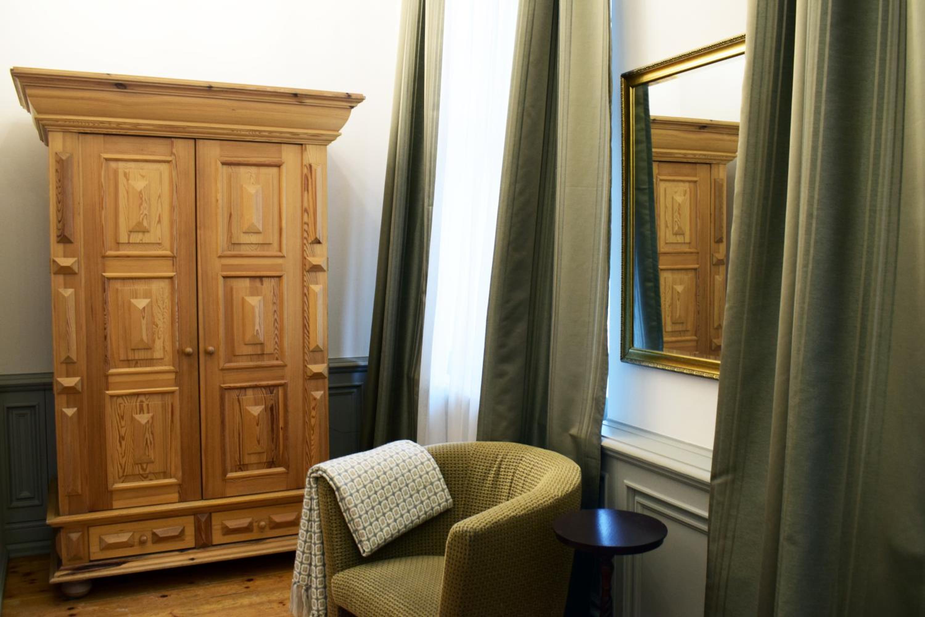 Standard Double Room - Photo 8