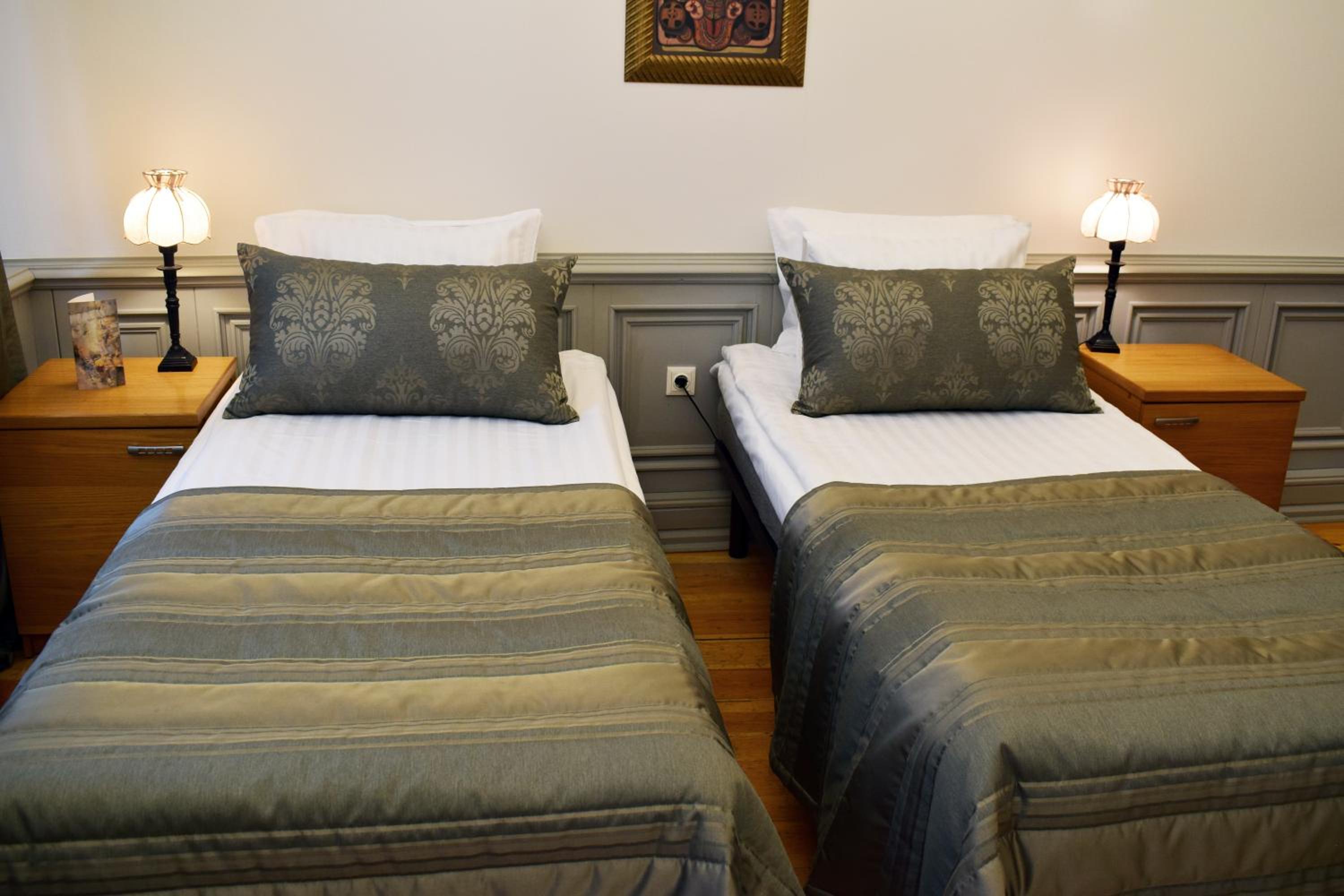 Twin Room - Photo 8