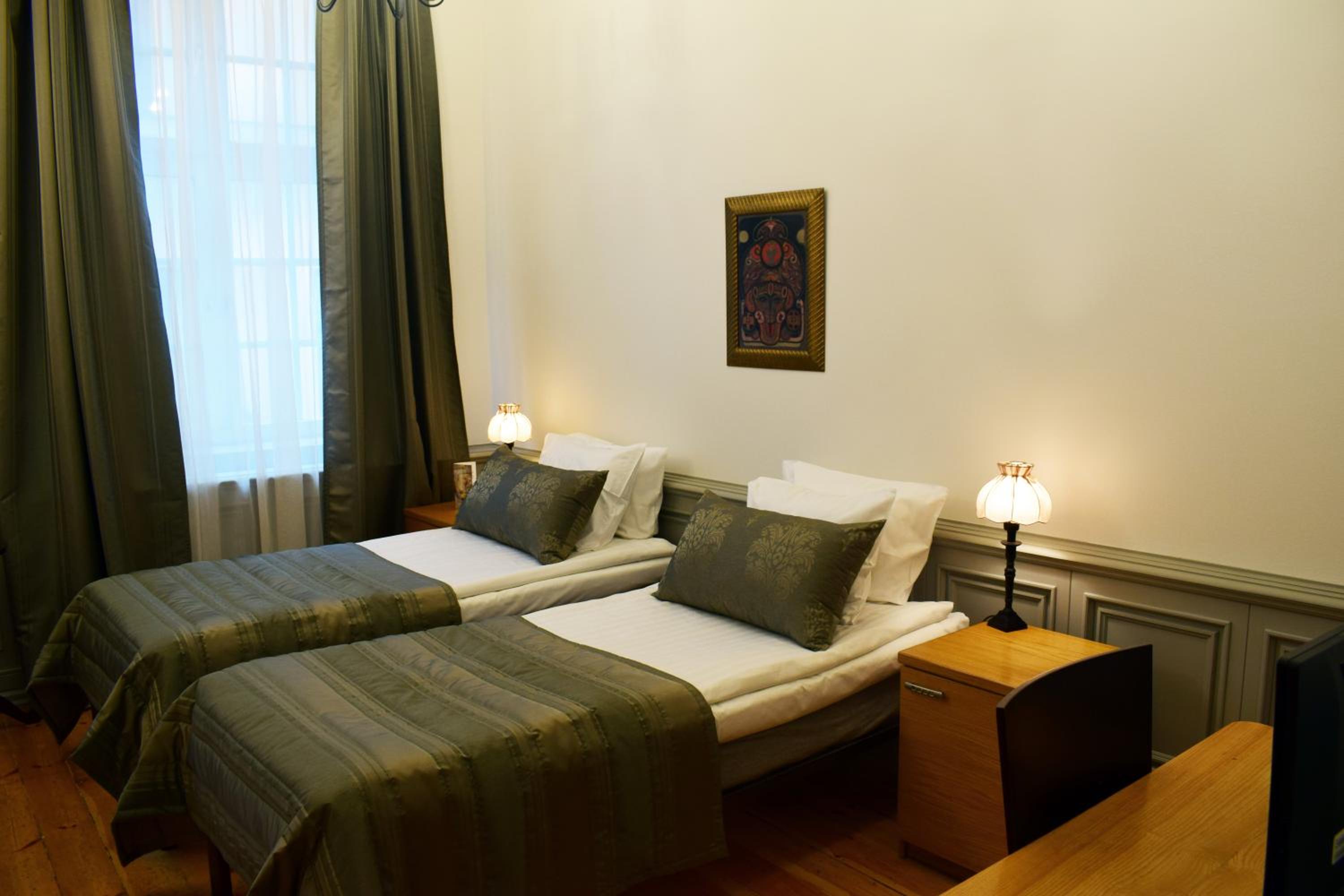 Twin Room - Photo 9