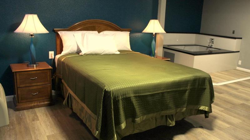 Queen Room with Spa Bath