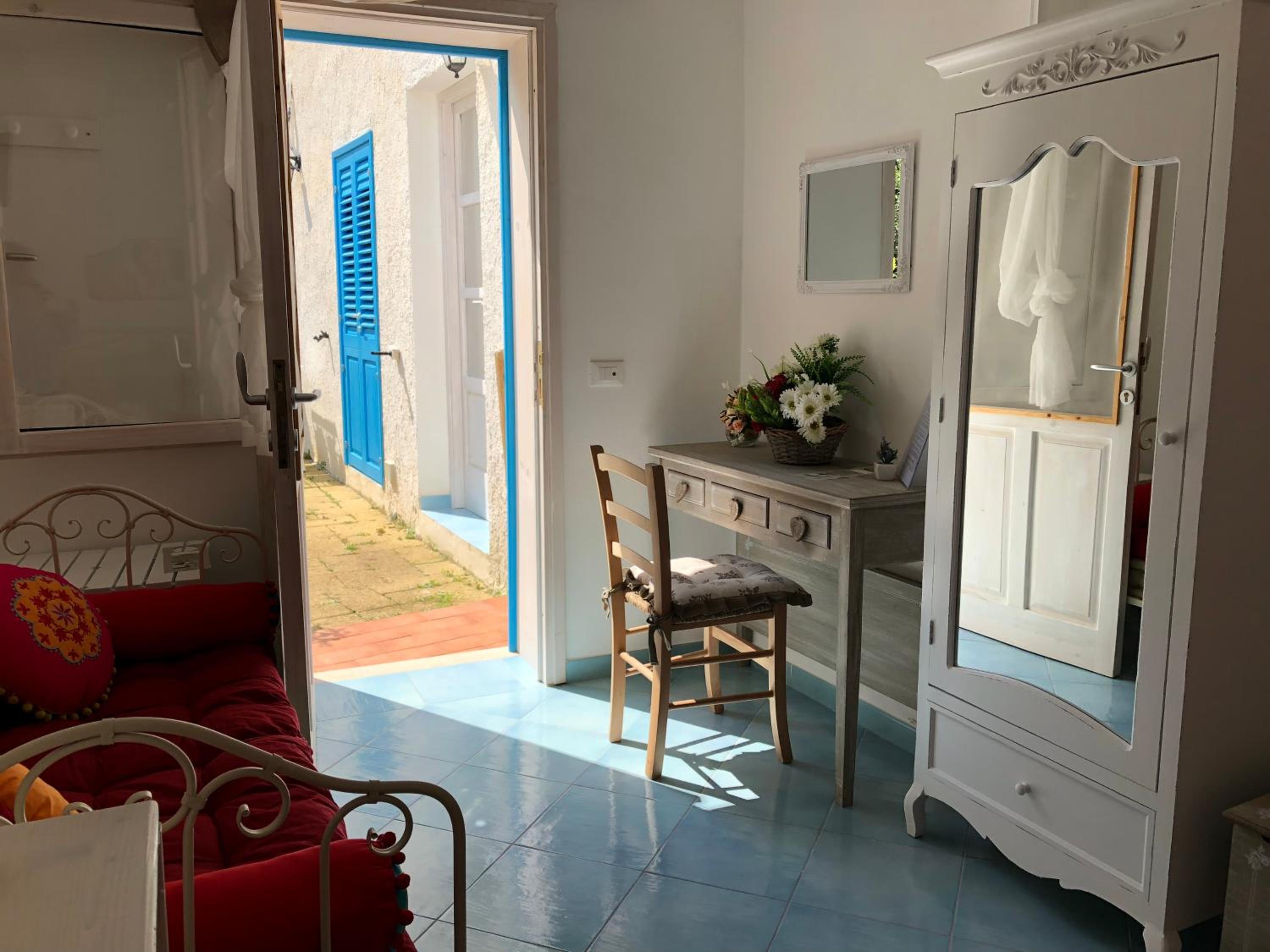 Double Room with Garden View - Photo 8