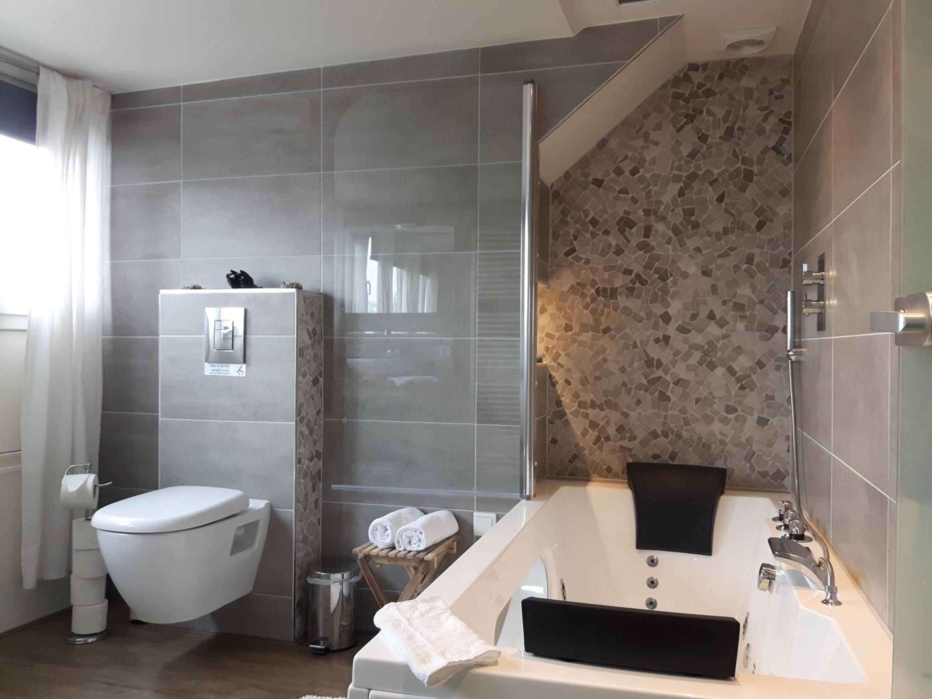 Suite (2 Adults) photo 2