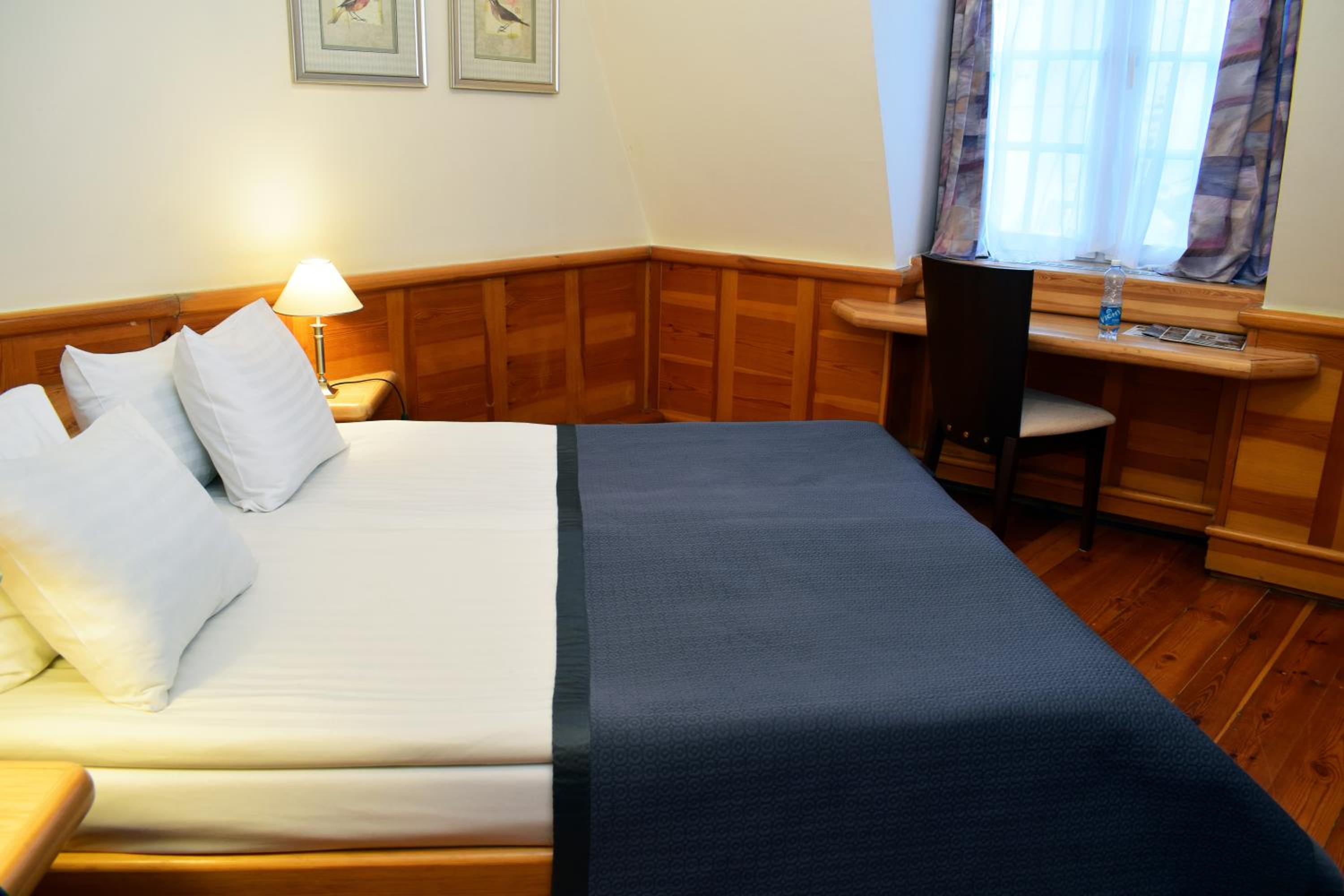 Standard Double Room - Photo 12