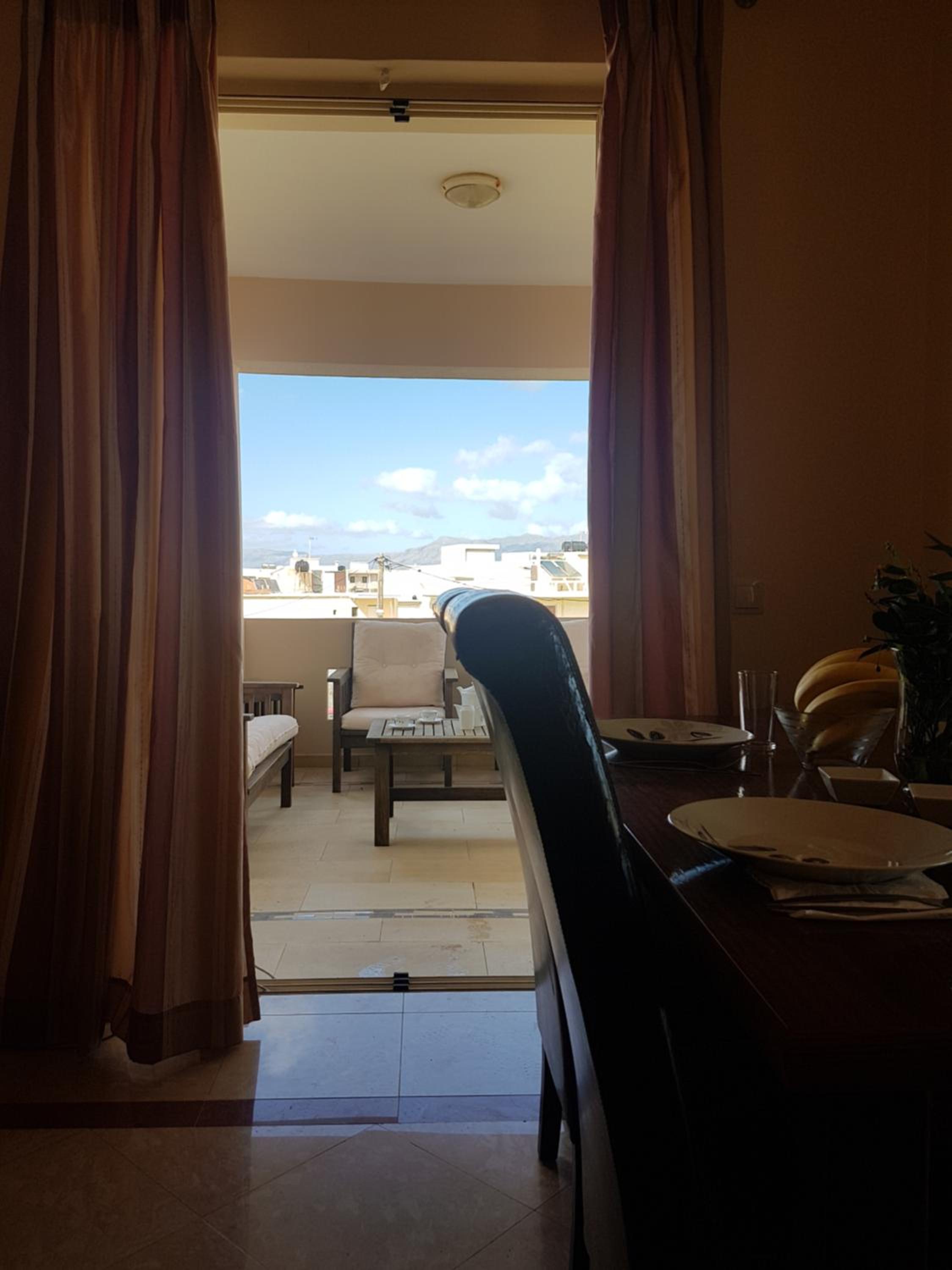 Apartment with Balcony - Photo 5