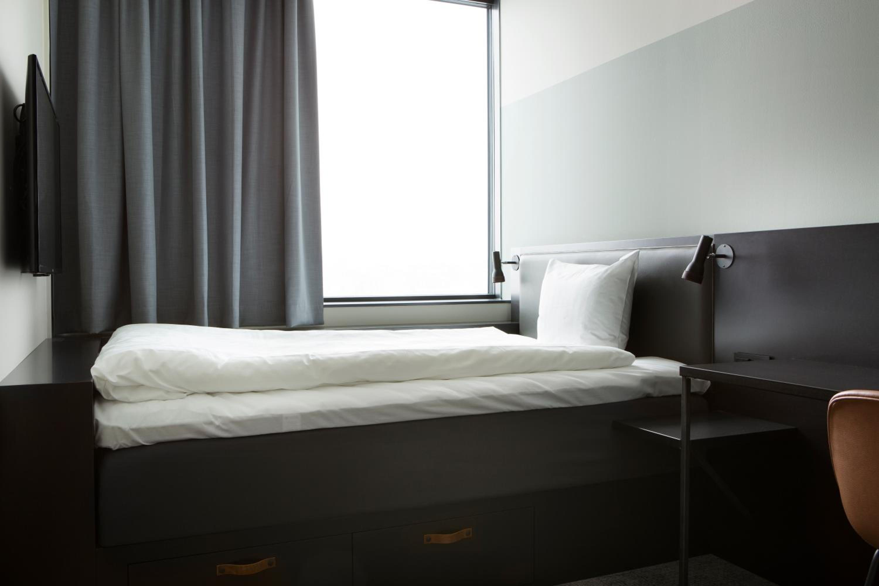 Compact Double Room (55 in bed) photo 1