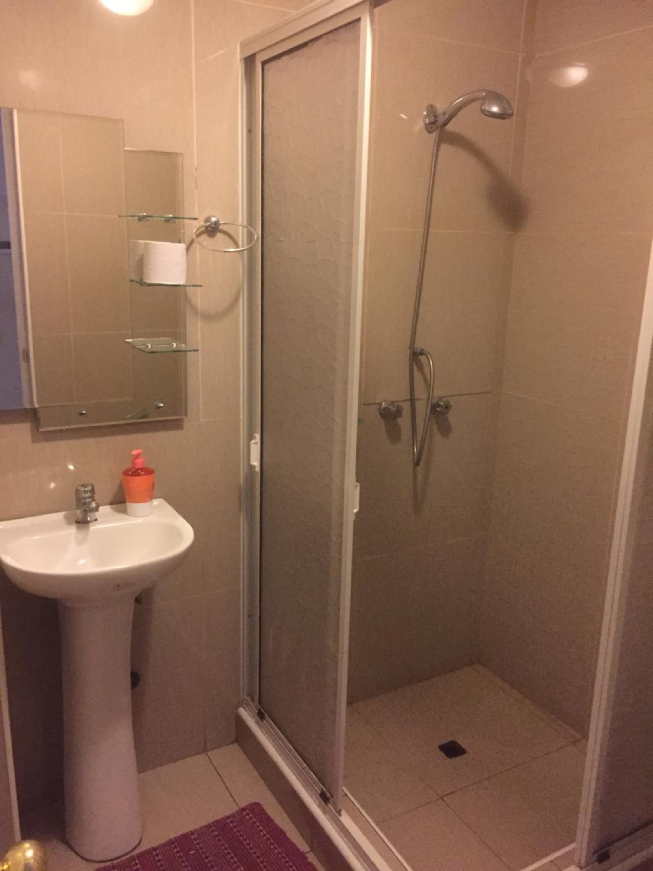 Twin Room with Private Bathroom photo 2