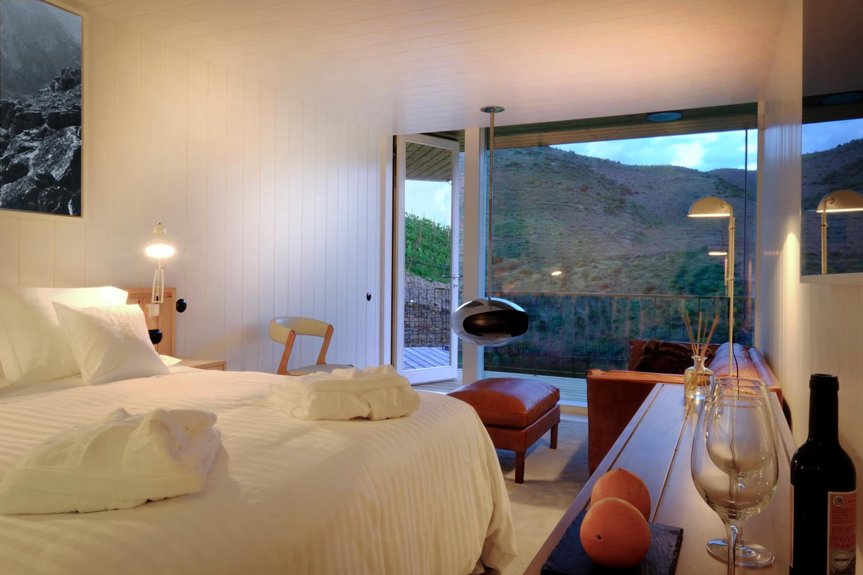Double or Twin Room with View - Photo 1