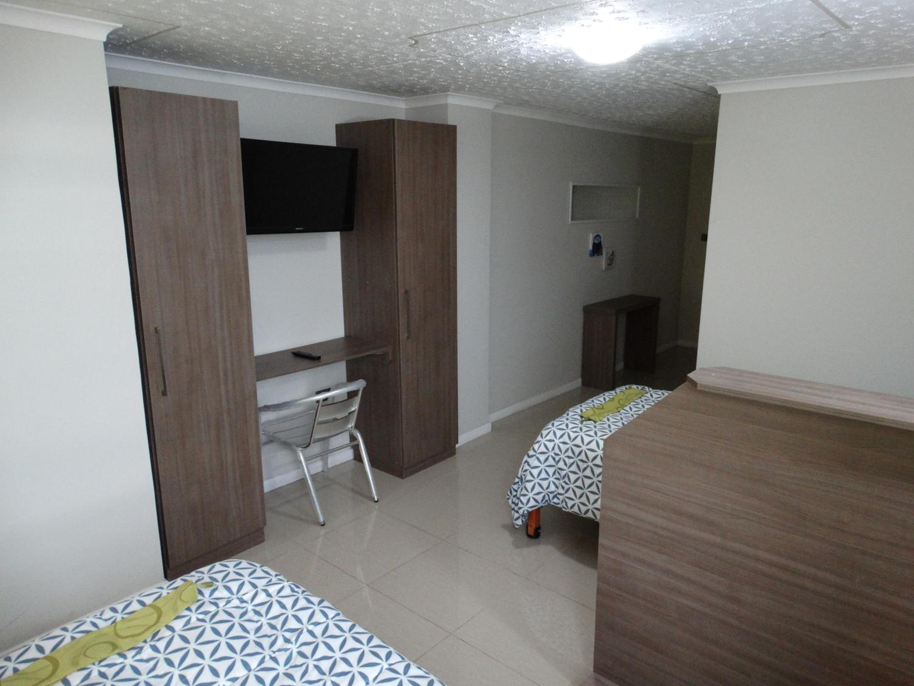 Twin Room with Private Bathroom photo 1