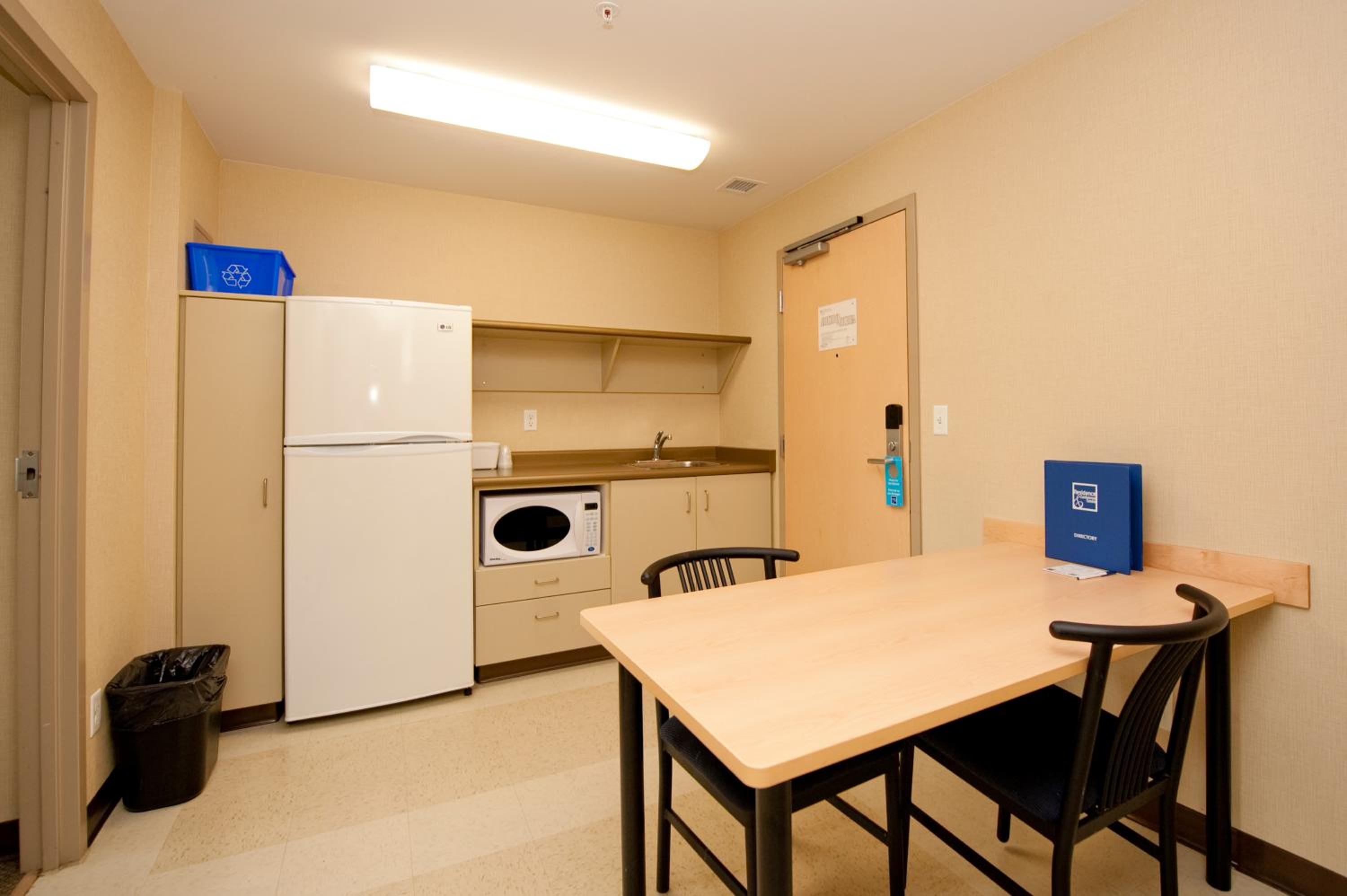 Two-Bedroom Suite - Photo 4
