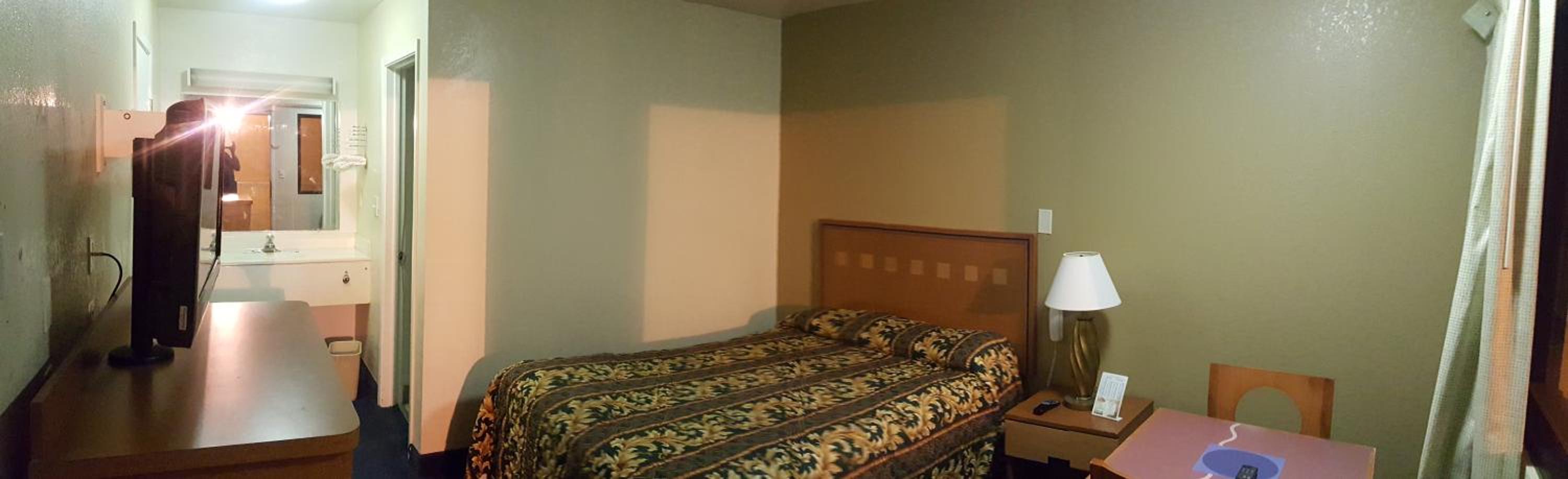 Queen Room - Smoking photo 1