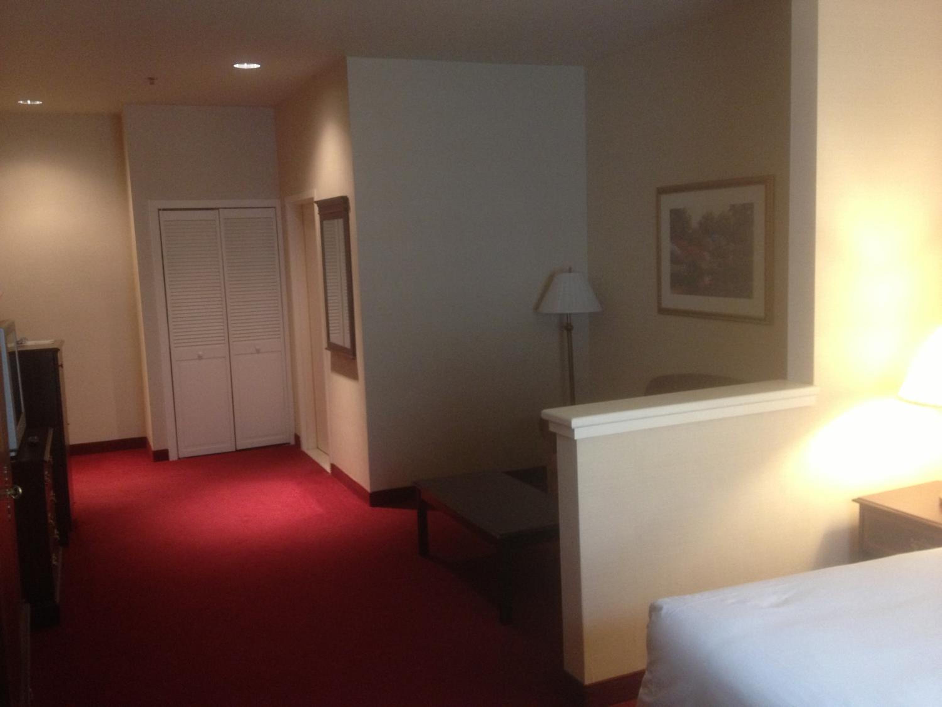 Executive Queen Suite - Non-Smoking photo 3