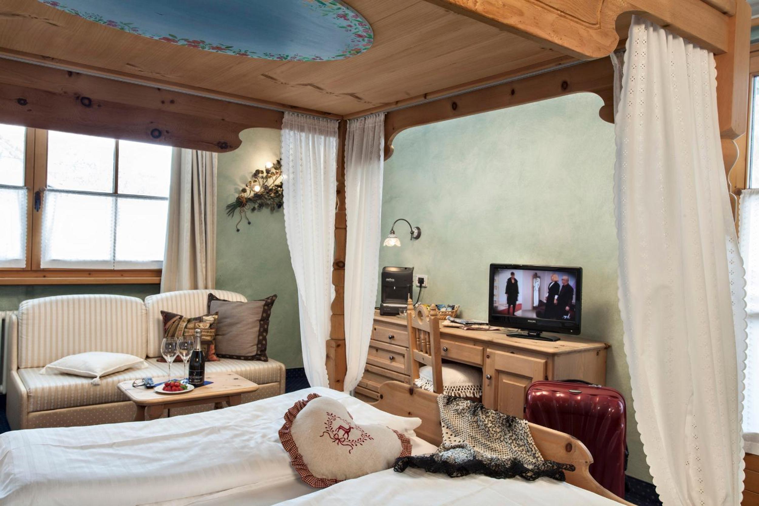 Junior Suite (2 Adults) photo 1