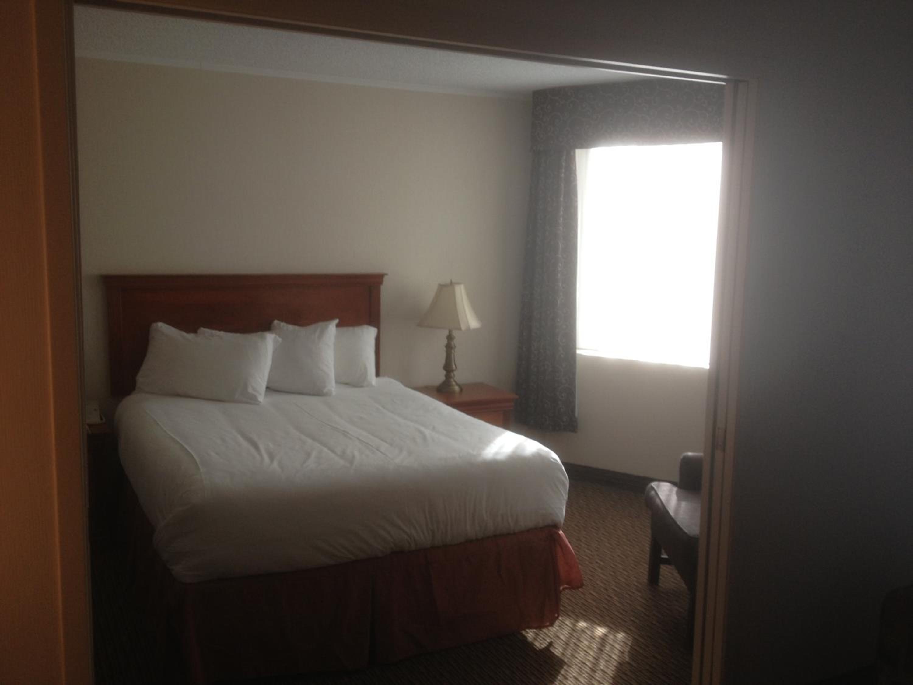 Executive Queen Suite - Non-Smoking photo 2