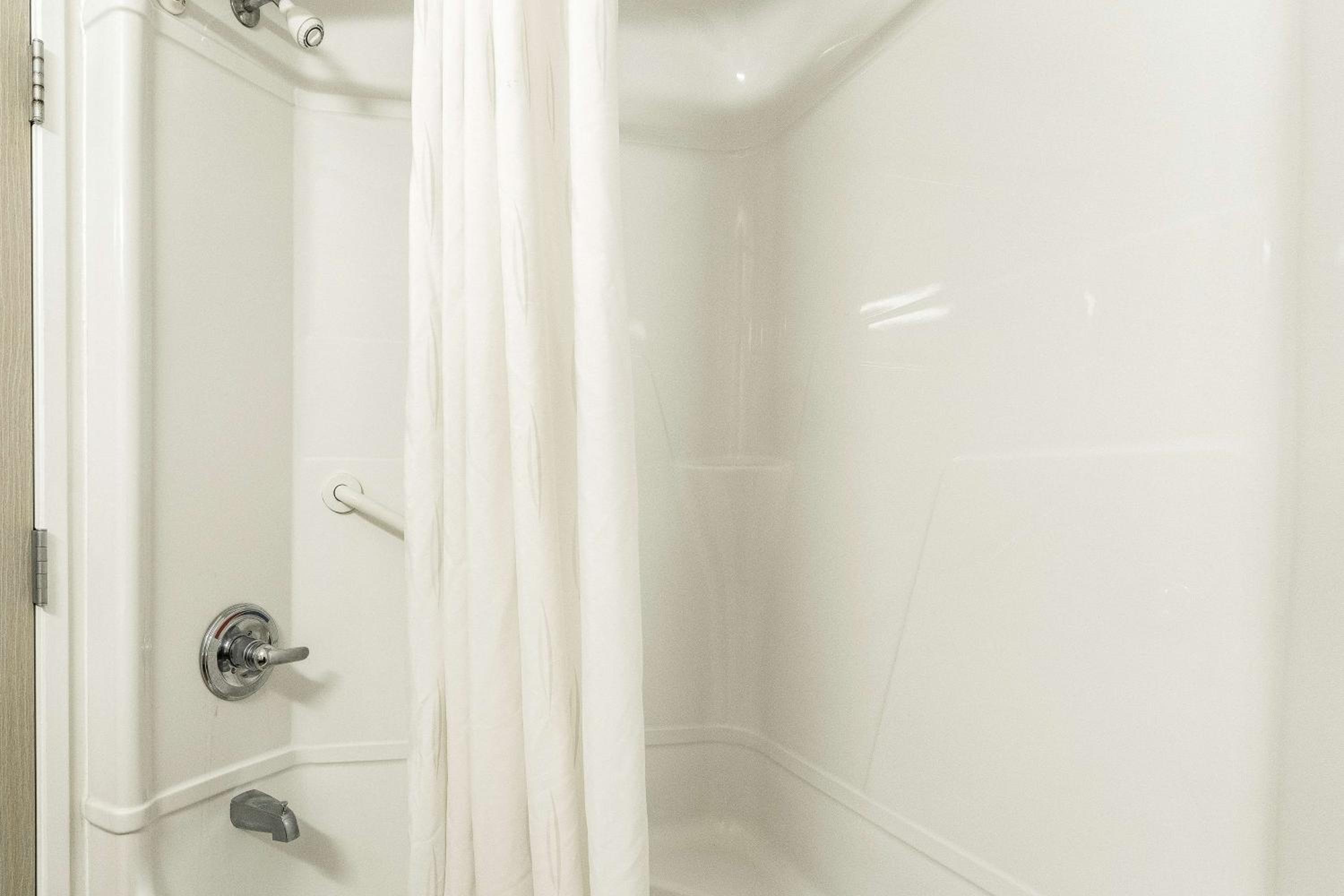 Quadruple Room - Non-Smoking - Photo 4