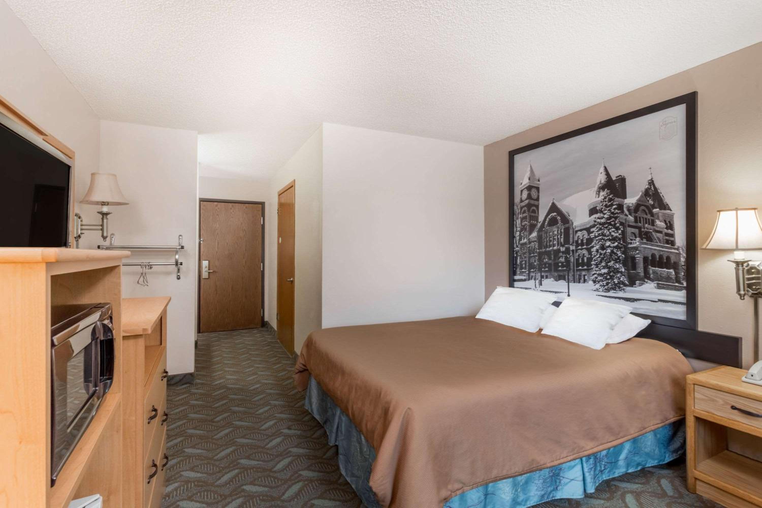 Queen Room - Disability Access/Non-Smoking photo 1