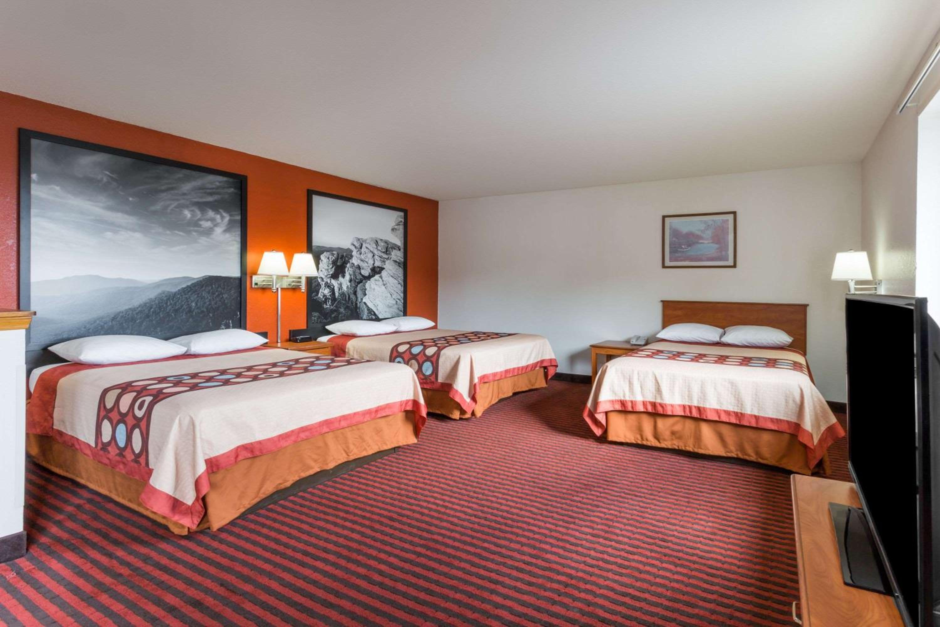 Double Room with Two Double Beds - Smoking - Photo 5
