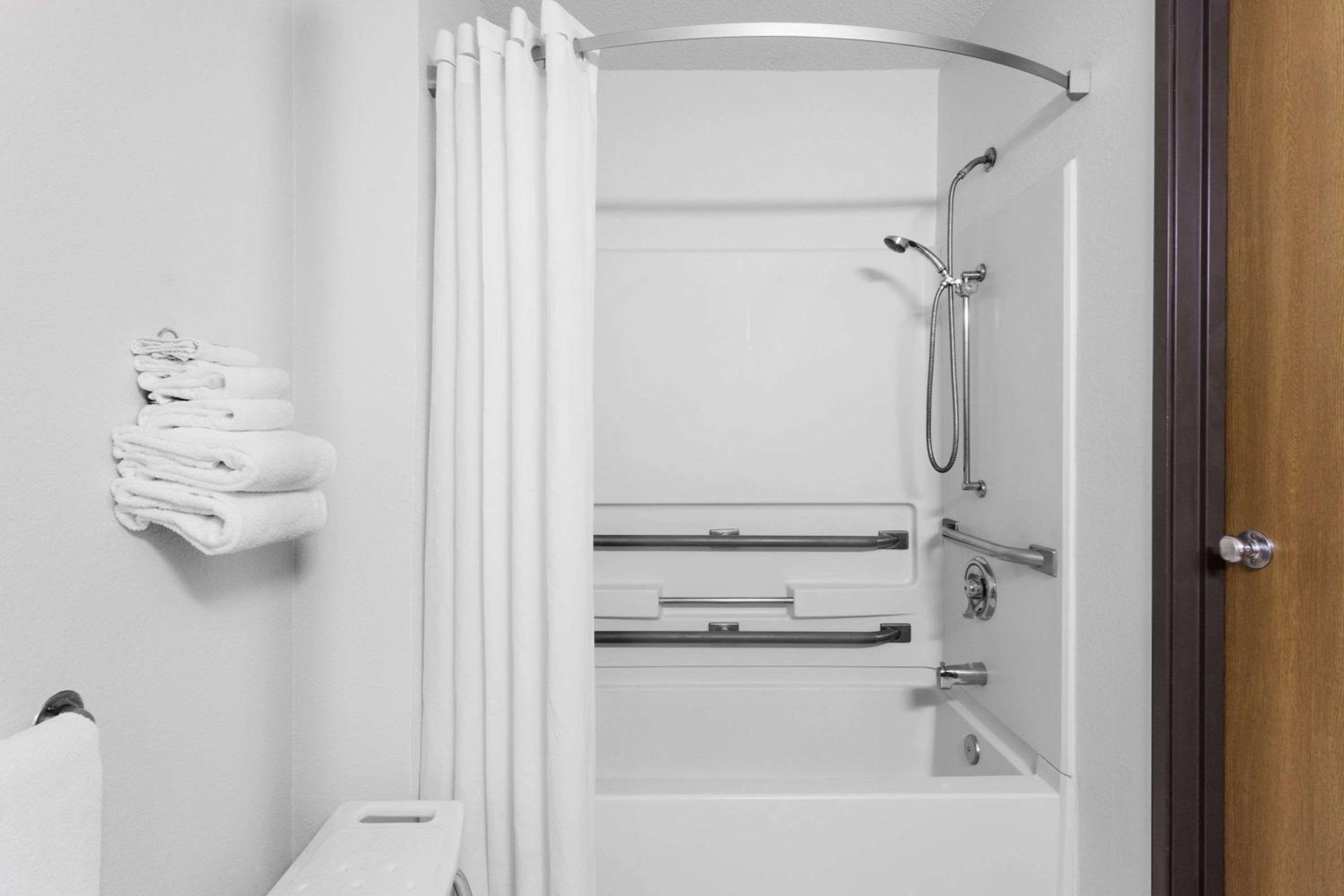 Queen Room - Mobility Access/Non-Smoking - Photo 4