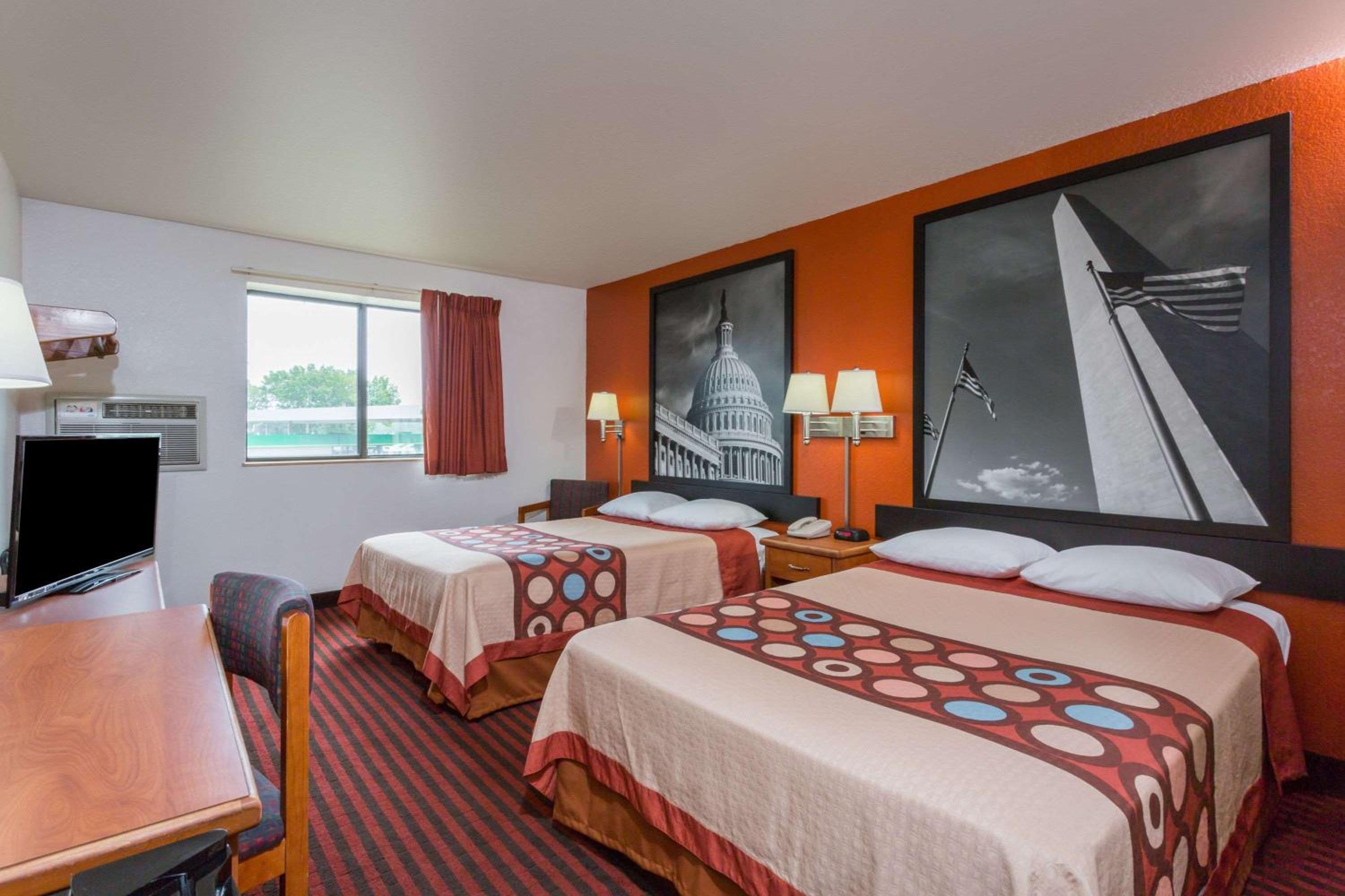 Double Room with Two Double Beds - Smoking - Photo 1