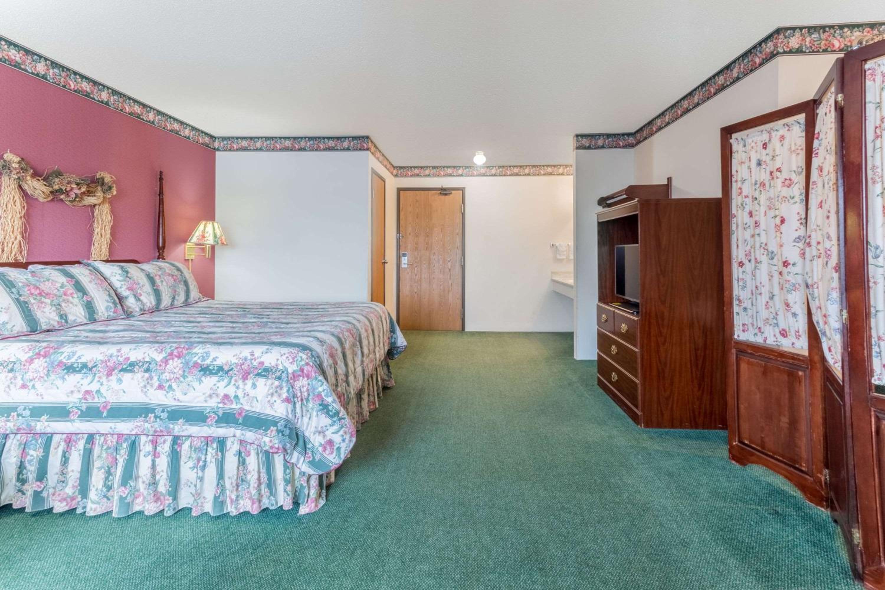 King Studio Suite - Non-Smoking - Photo 7