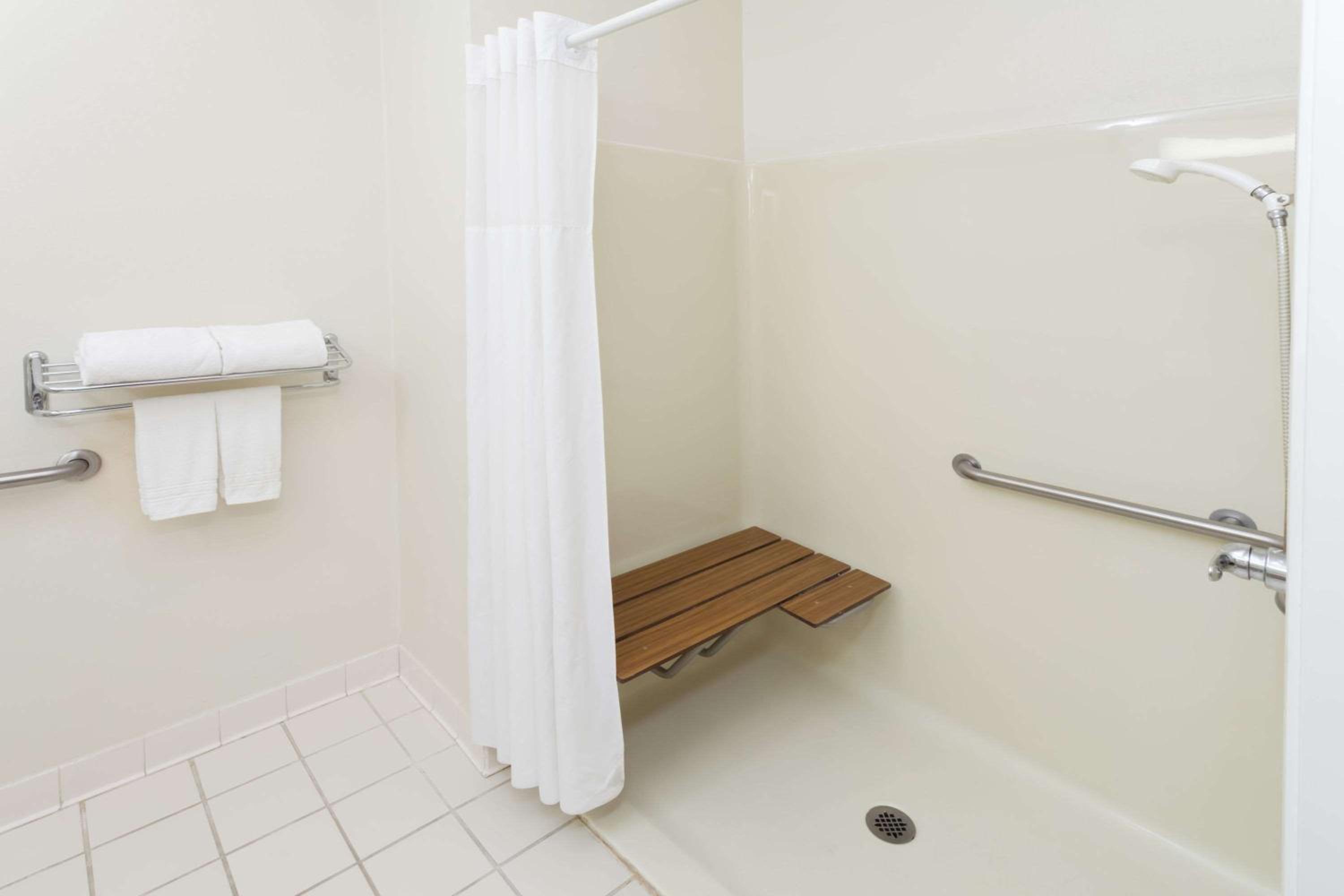 King Room - Mobility Access/Non-Smoking - Photo 2