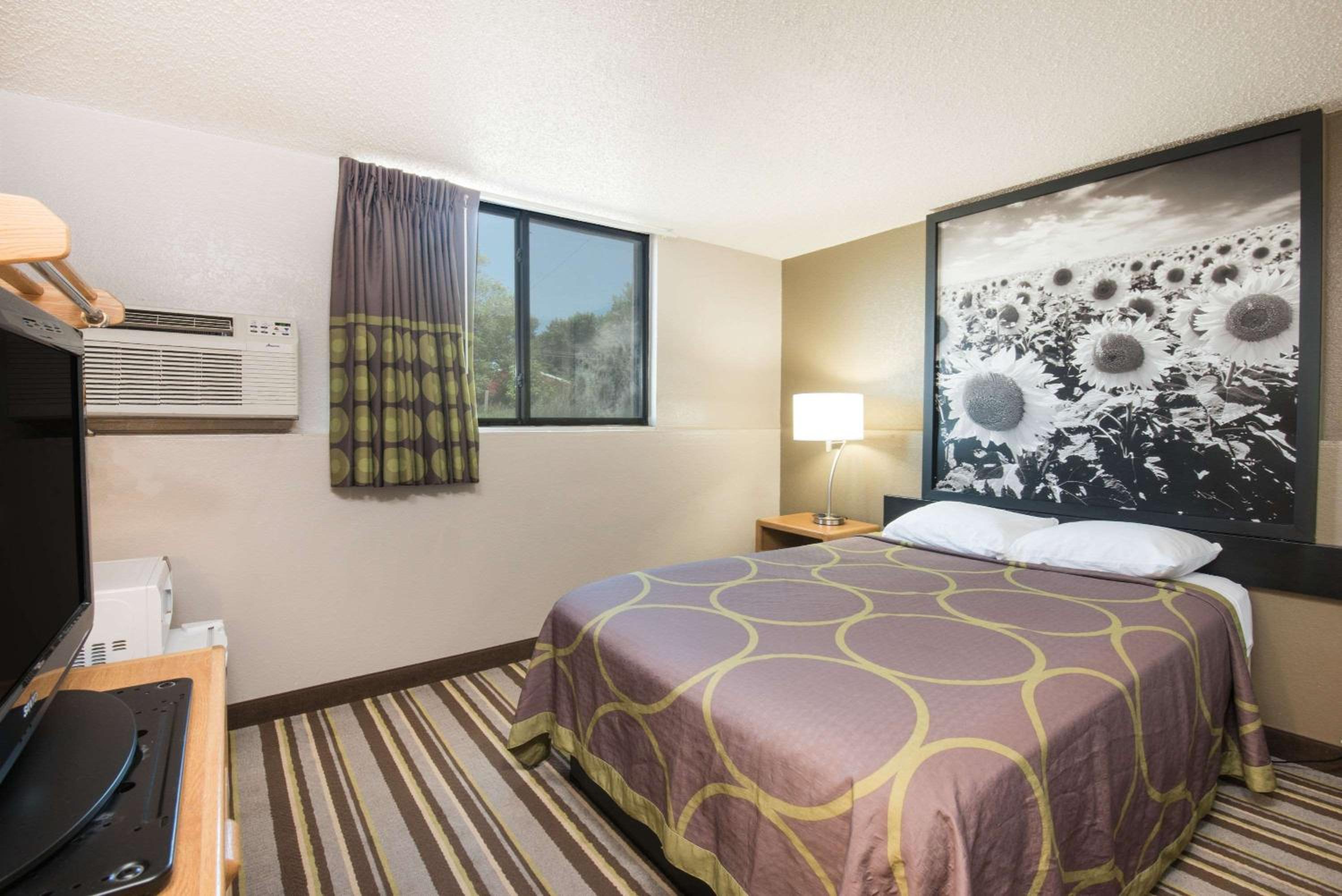 King Room - Non-Smoking photo 1
