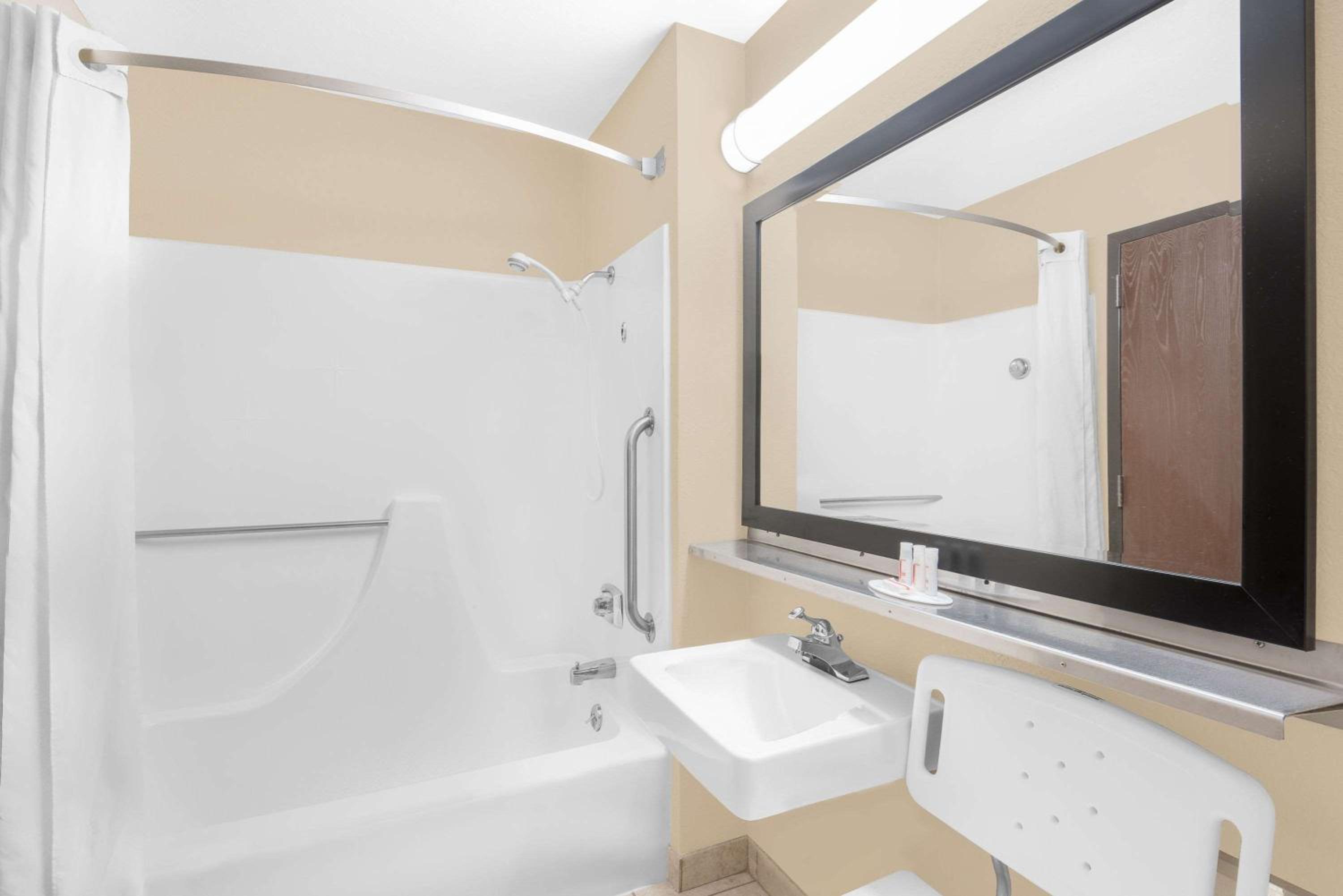 Double Room - Disability Access - Non-Smoking - Photo 4