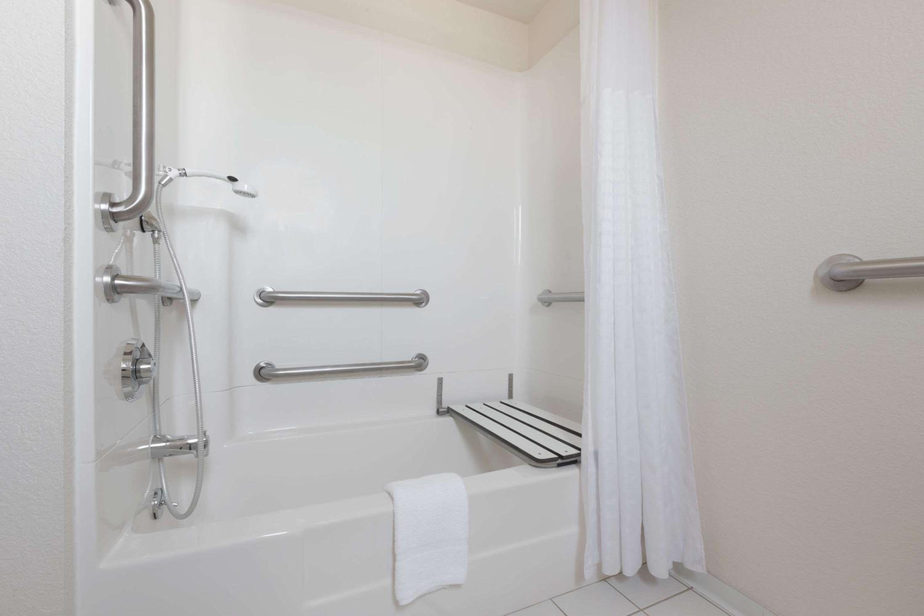 King Room with Mobility/Hearing Access - Non-Smoking - Photo 5