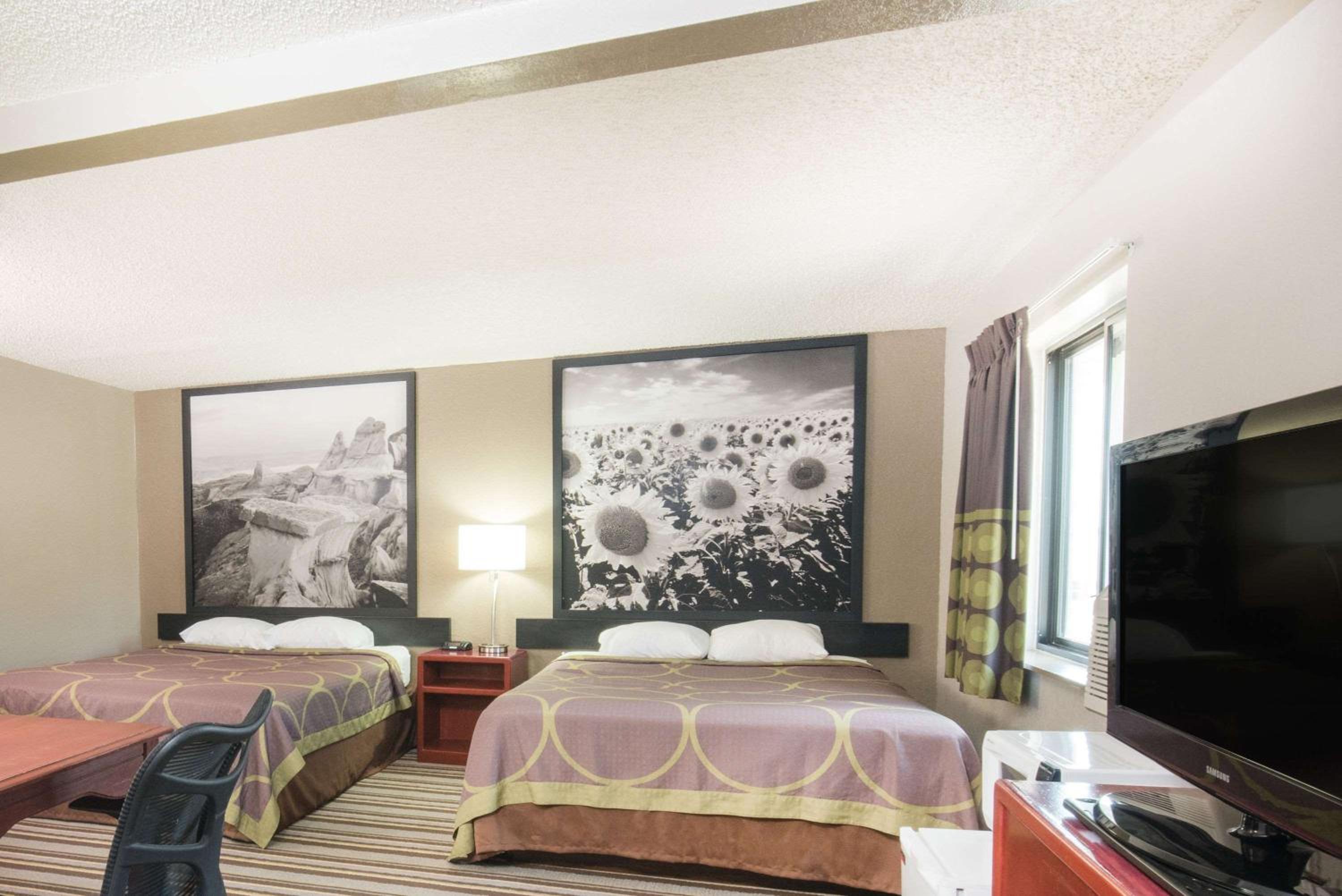 Studio Suite with Two Queen Beds - Non-Smoking photo 2