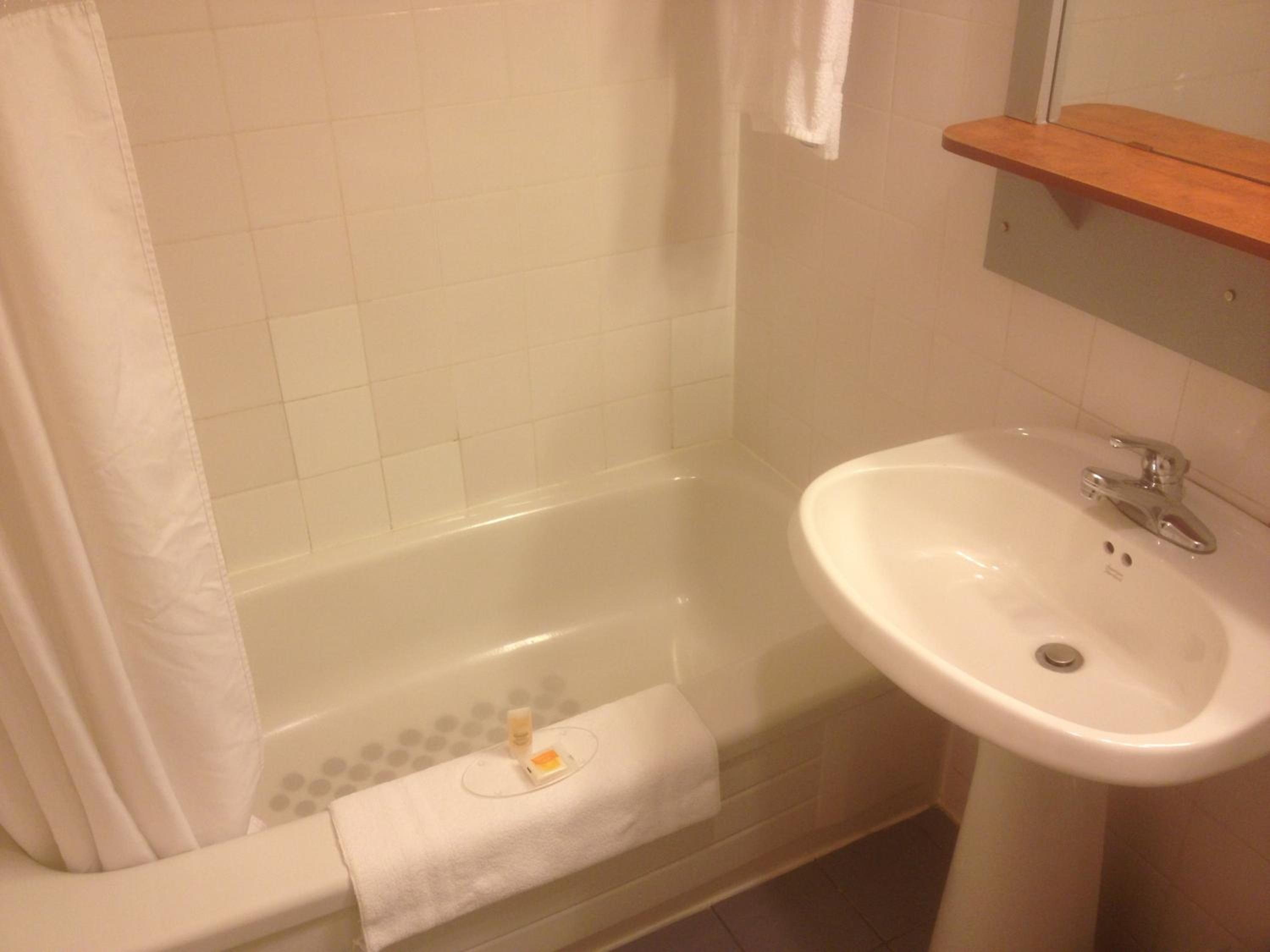 Queen Room - Non-Smoking photo 2
